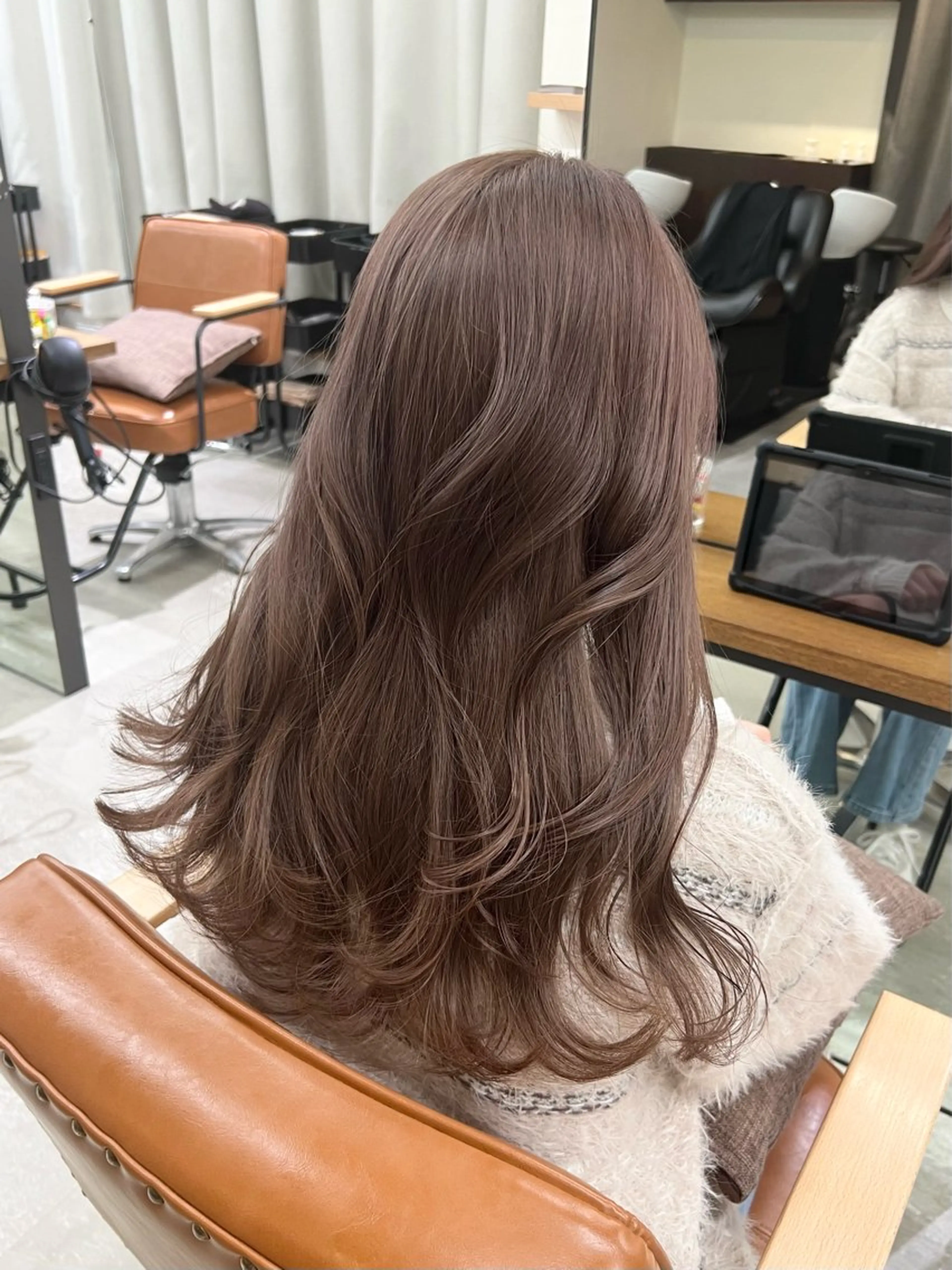 セミロング カラー ブリーチ ハイトーン|レイヤー カット|めぐ🫧のヘアスタイル