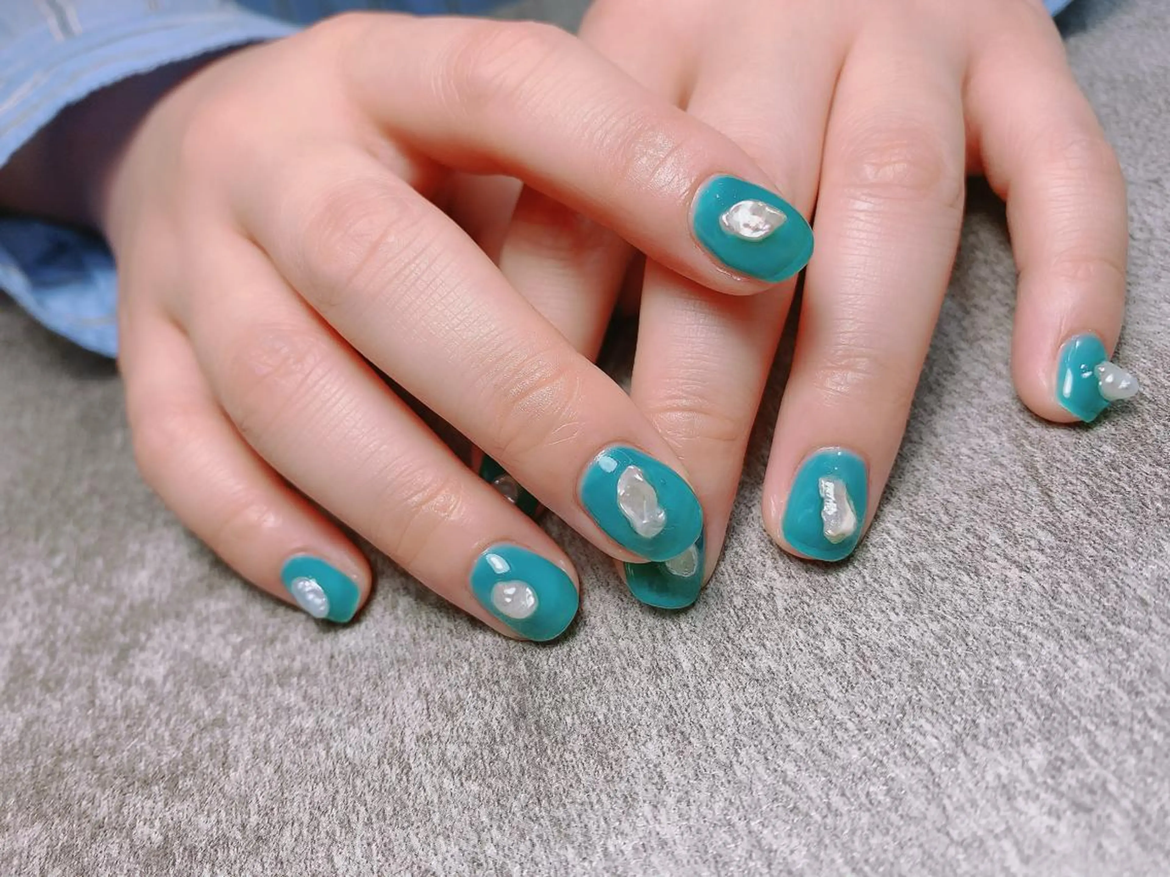 ネイル ストーンネイル ハンドネイル 𝐑𝐞𝐯𝐢𝐨 ___堺市西区のマツエク・マツパデザイン