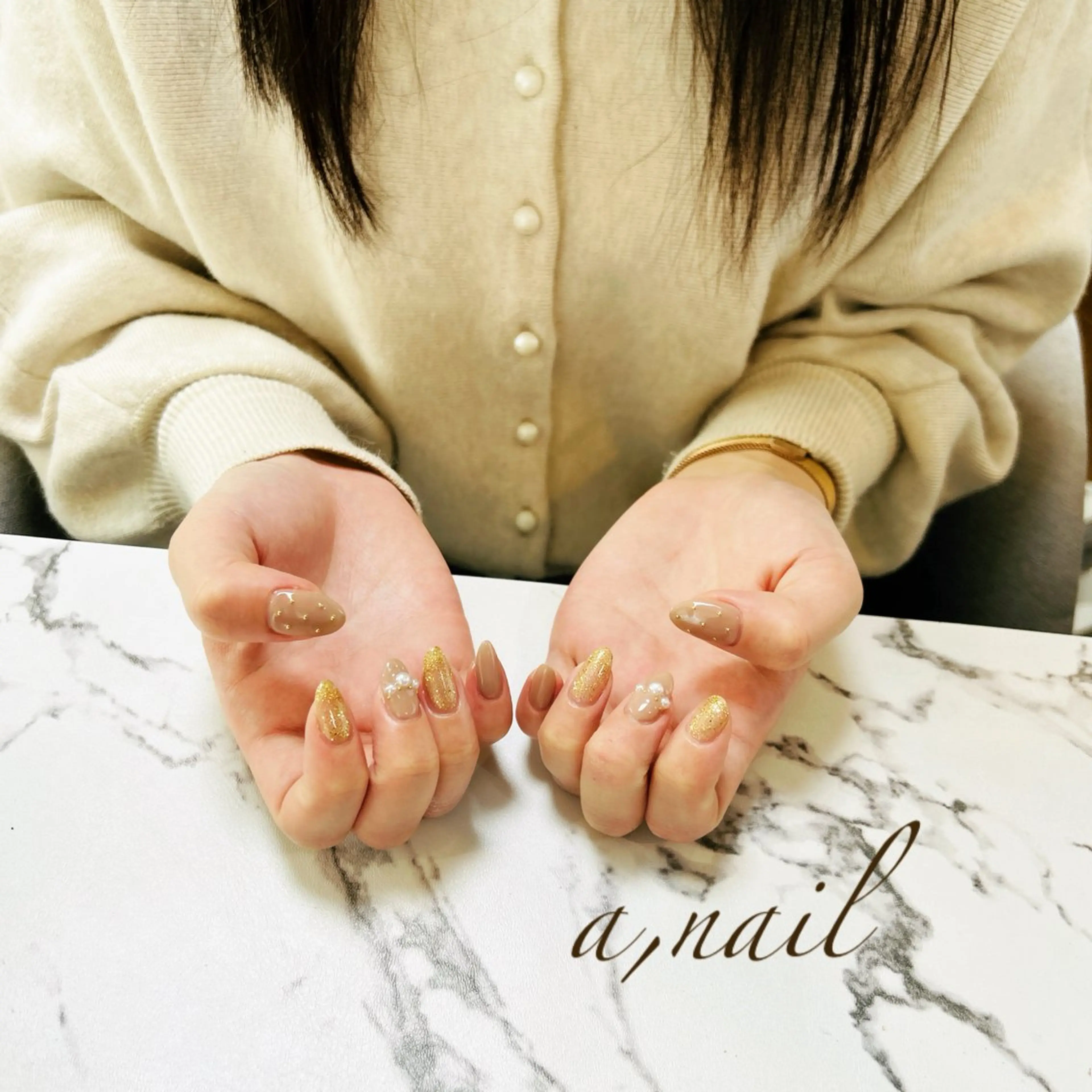 ネイル ドット キラキラネイル オフィスネイル シンプルネイル ハンドネイル ネイルサロン エーネイルのネイルデザイン