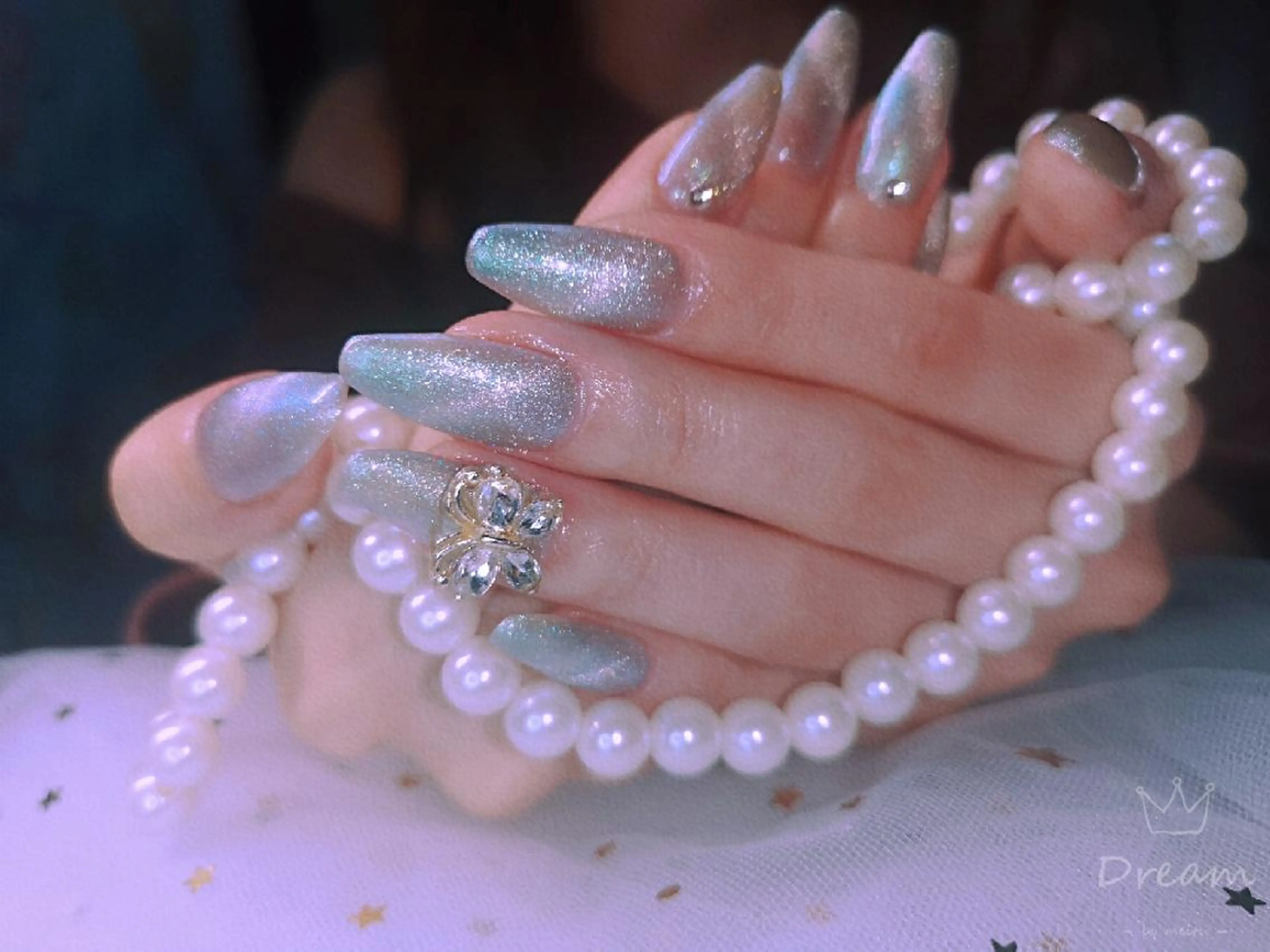 セミロング ネイル キラキラネイル ハンドネイル フィルイン・深爪矯正 長さ出し・リラク
のネイルデザイン