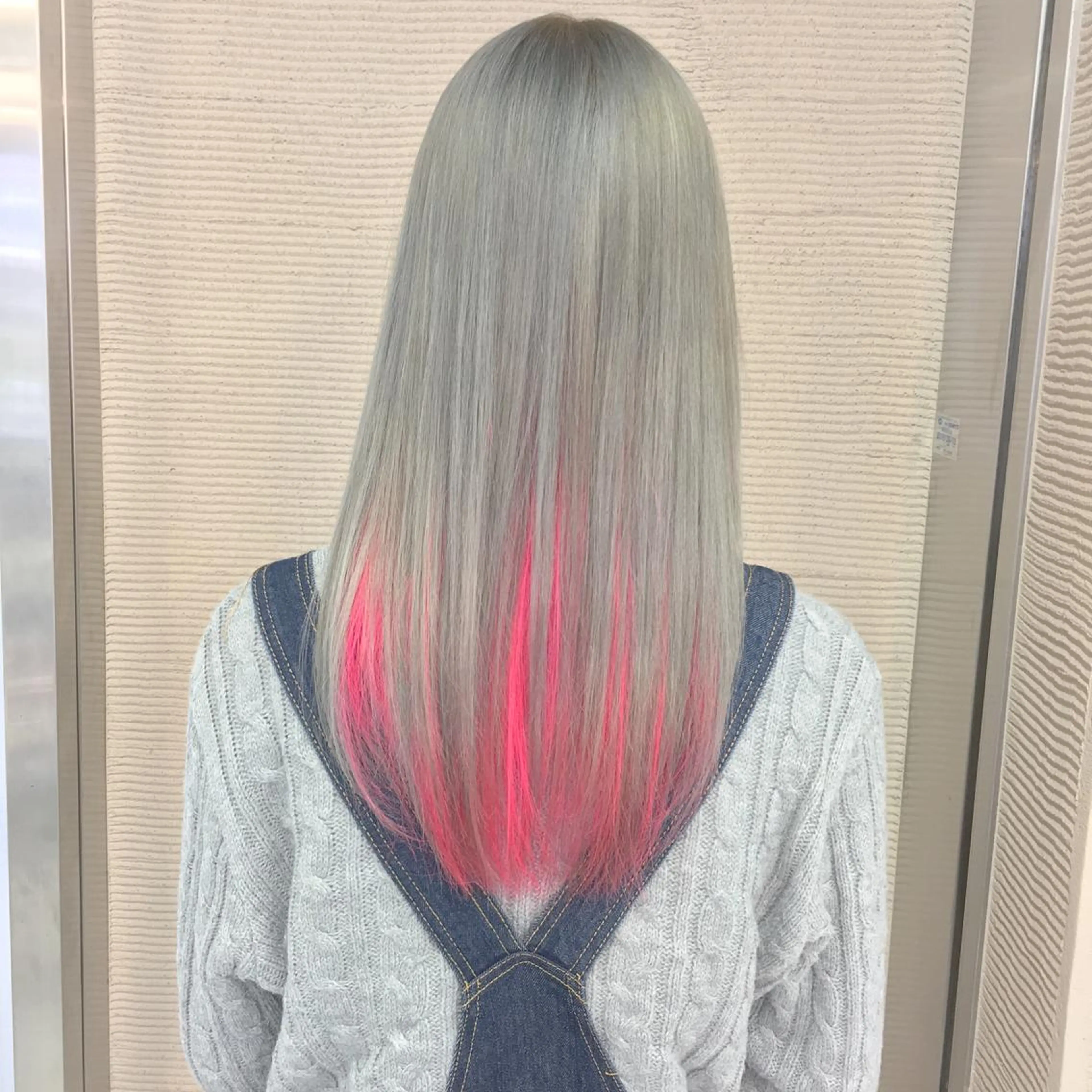 ロング カラー パーマ ヘアアレンジ ピンクカラー シルバー ハイトーン特化🤍 浦住のヘアスタイル
