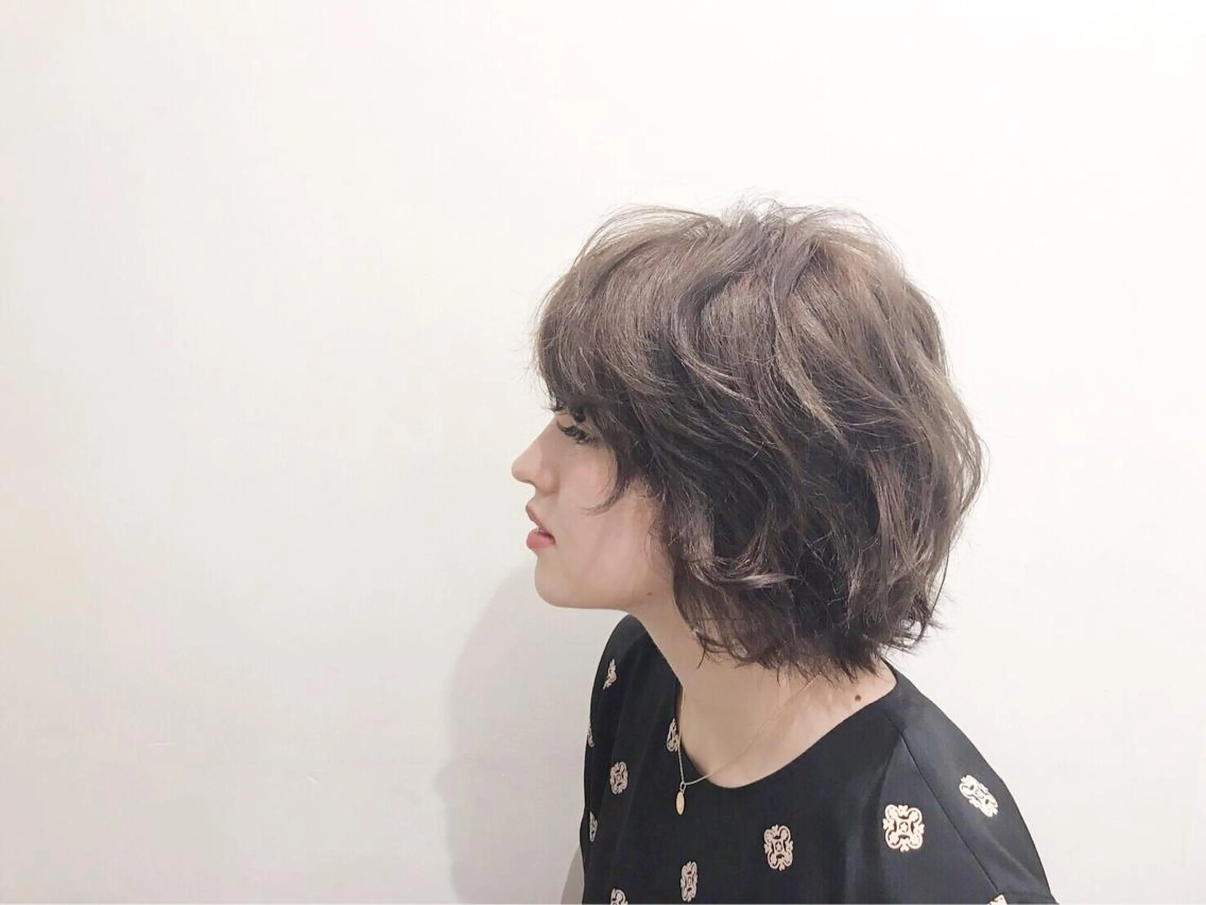 ショート カラー アッシュ アッシュグレー アッシュグレージュ グレージュ ブリーチカラー 美髪矯正takaraのヘアスタイル