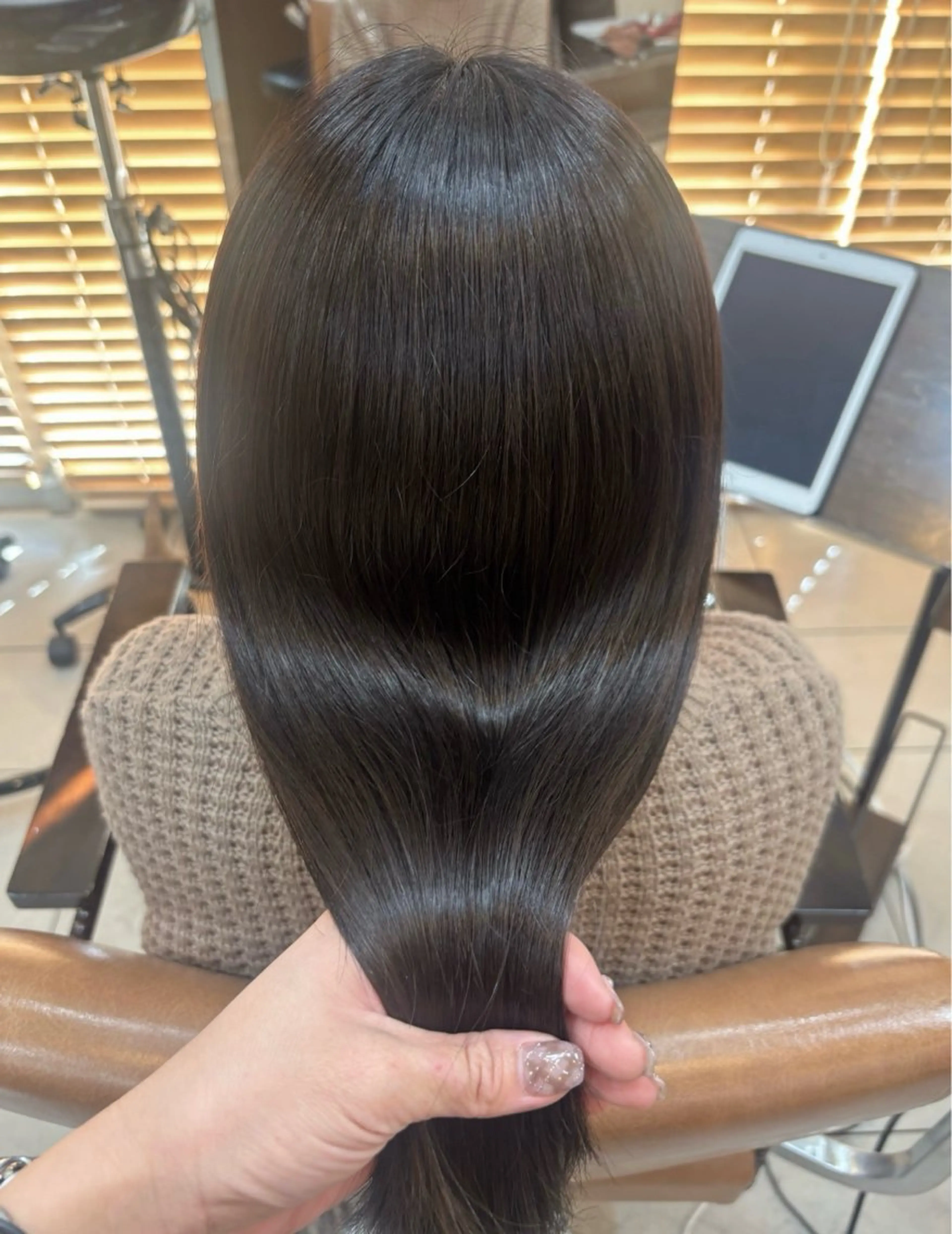 ミディアム カラー ミディアムレイヤー アッシュ オリーブアッシュ 髪質改善 レイヤーカット カット ヘアカラー 頭皮×髪質改善 透明感カラー💎中村のヘアスタイル