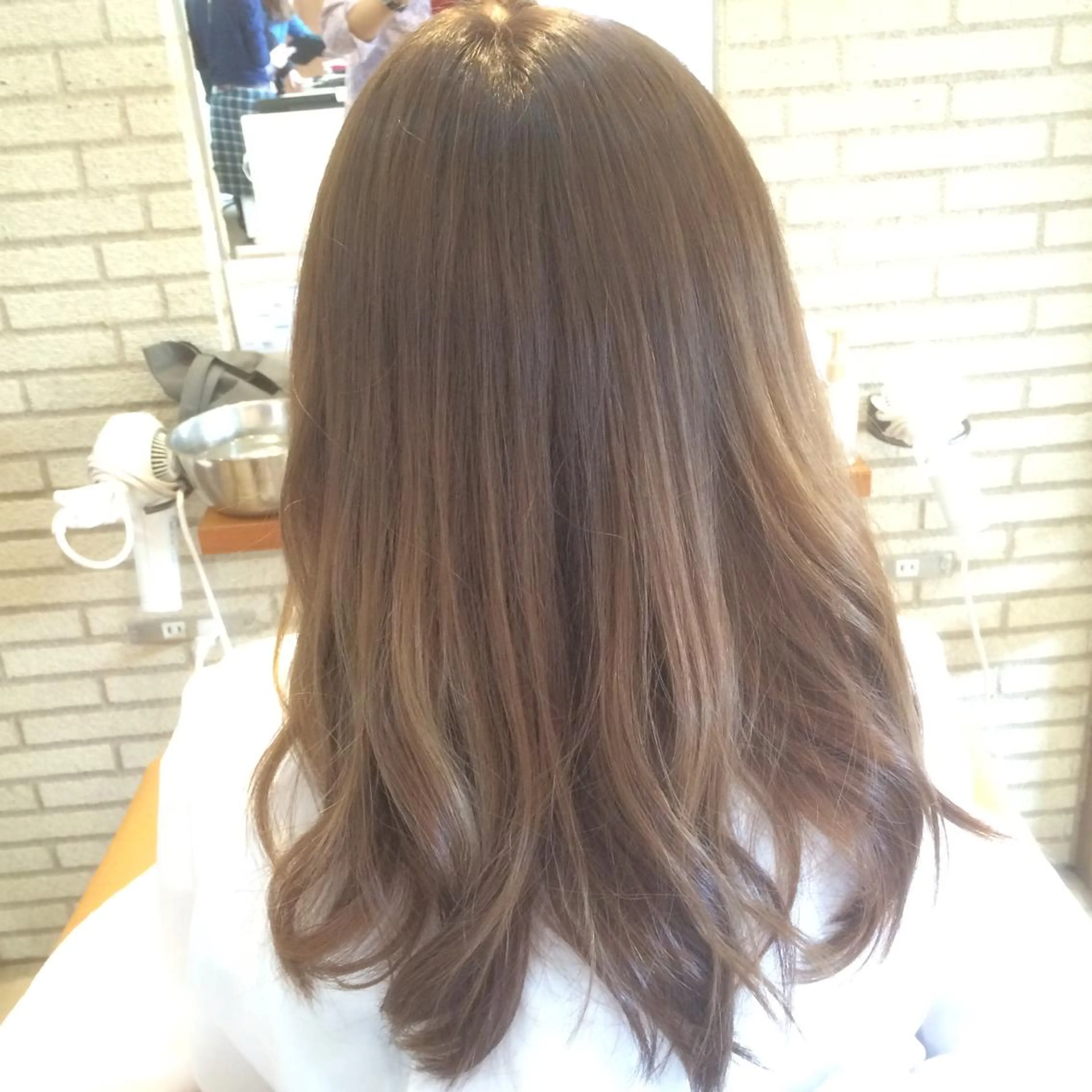 セミロング カラー ere hair salonのヘアスタイル