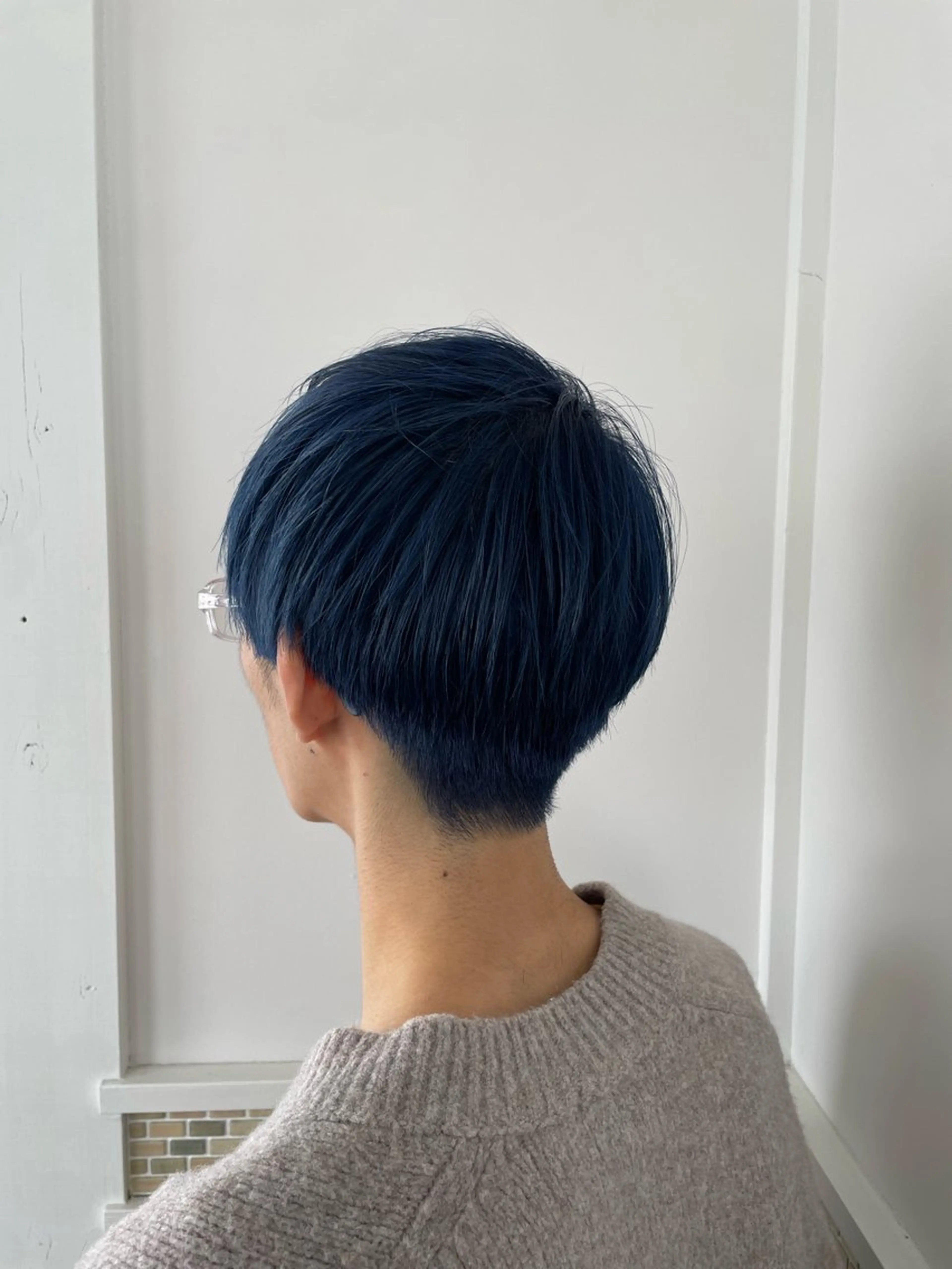 ショート カラー メンズ メンズブリーチ マッシュ ブリーチ ブルーカラー ネイビーカラー 前原 真人のヘアスタイル