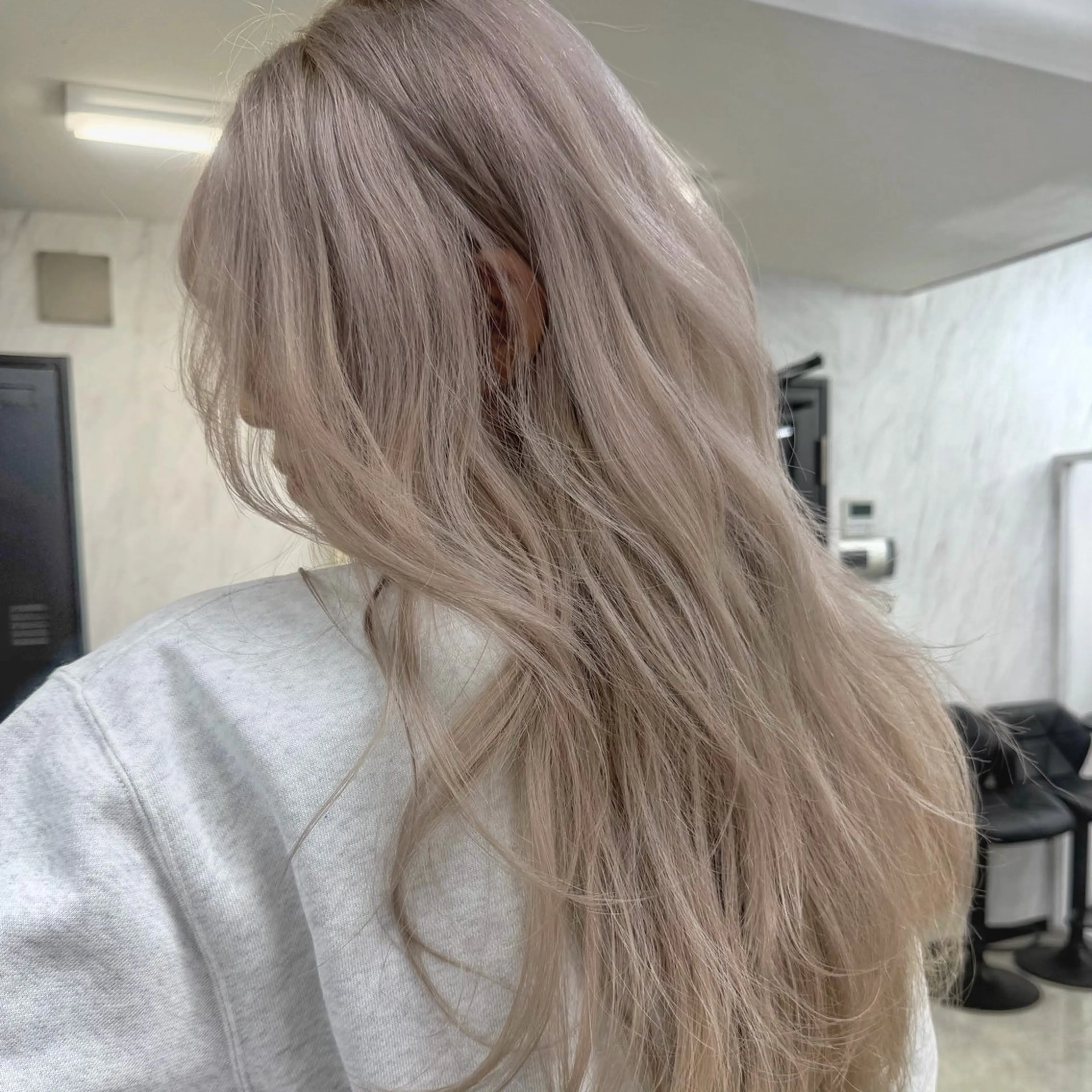 ロング カラー シールエクステ ハイトーンカラー エクステ ヘアカラー トリートメント シールエクステ特化 ハイトーン、NANAのヘアスタイル