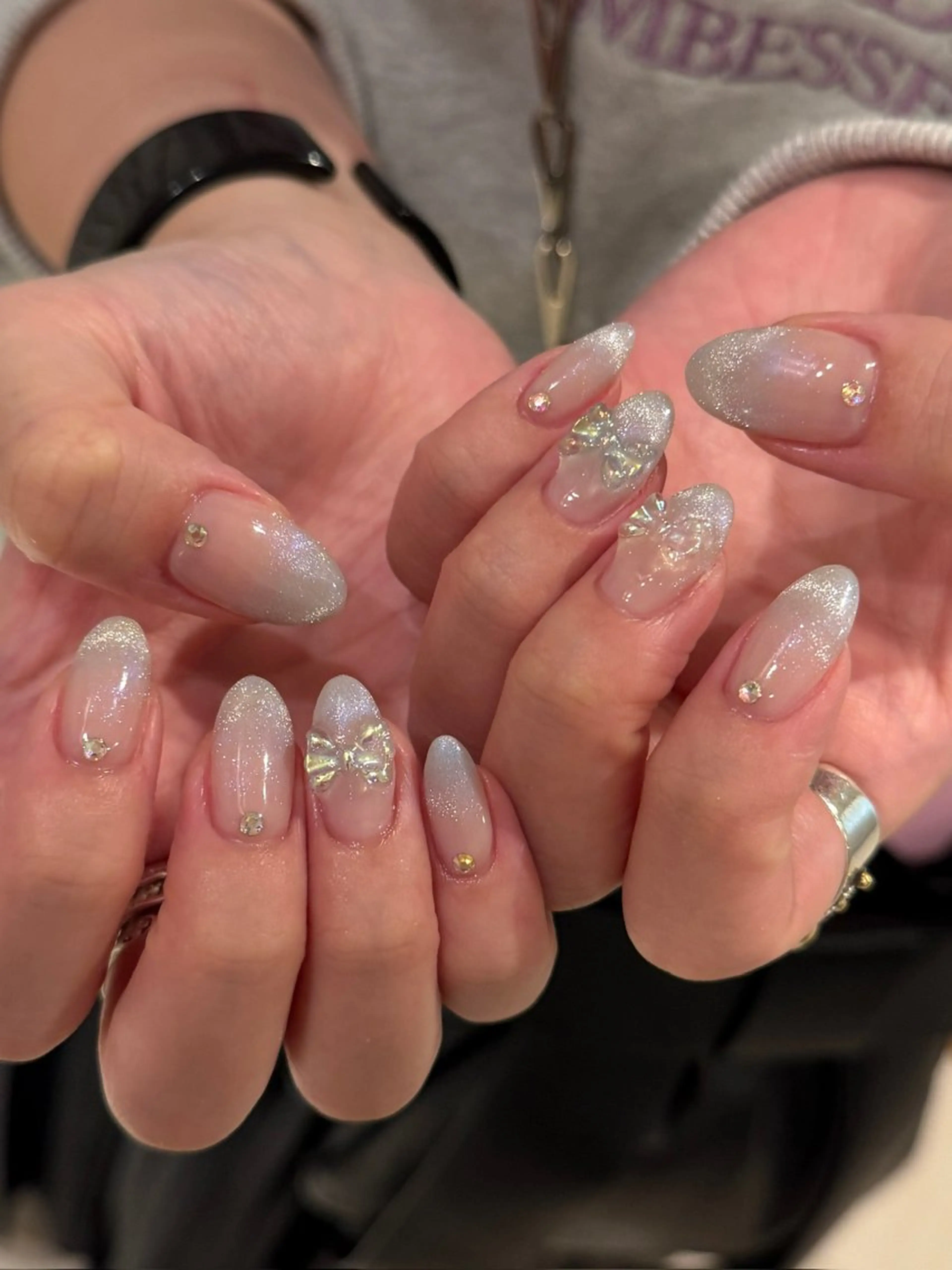 ネイル フレンチネイル グラデーション マグネットネイル マグネットフレンチ リボン ハンドネイル REHTOF ｜朝7時Open☀️のネイルデザイン