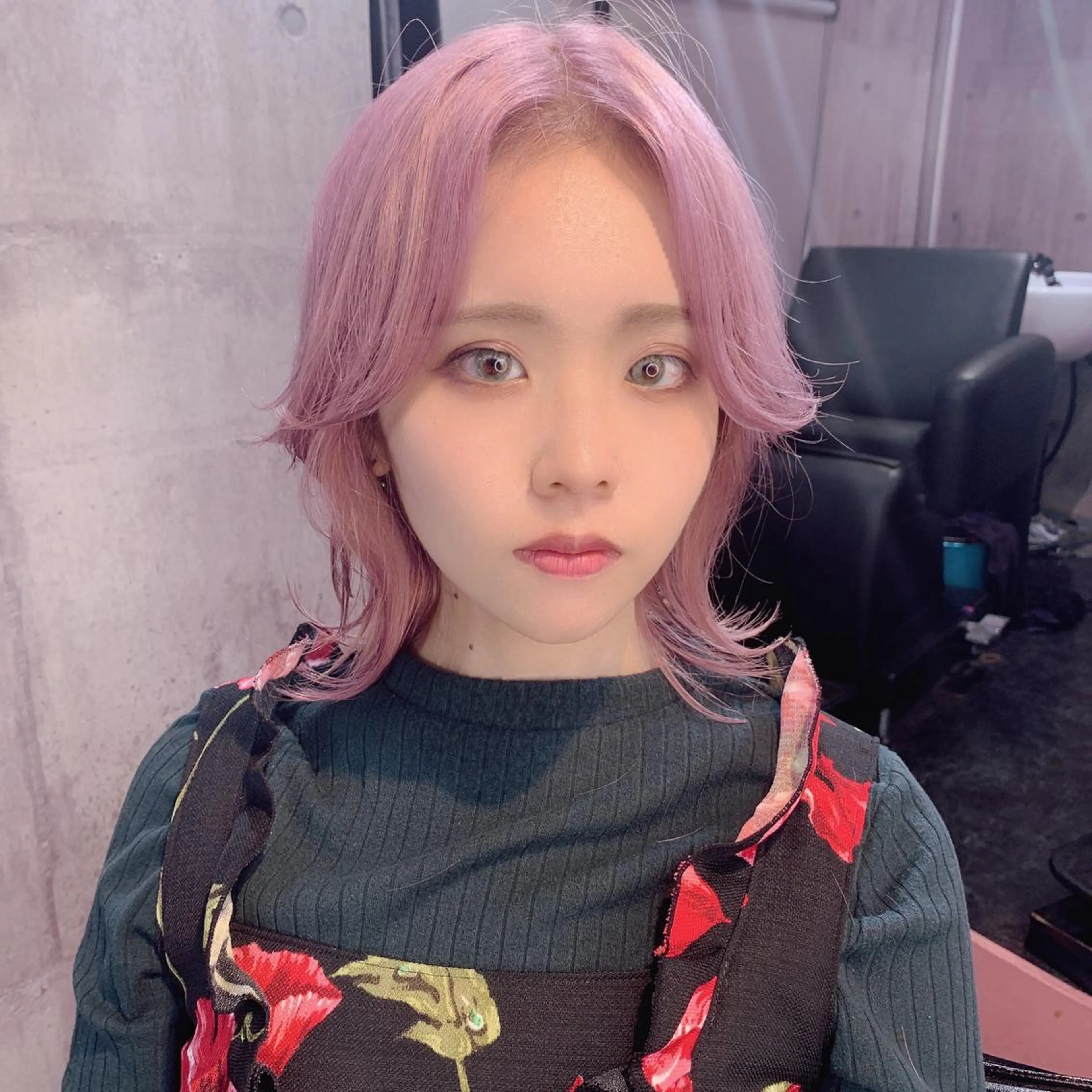 ミディアム カラー ピンクカラー ウルフカット ホワイト&レイヤーカ ットエクステ長畠俊輔のヘアスタイル