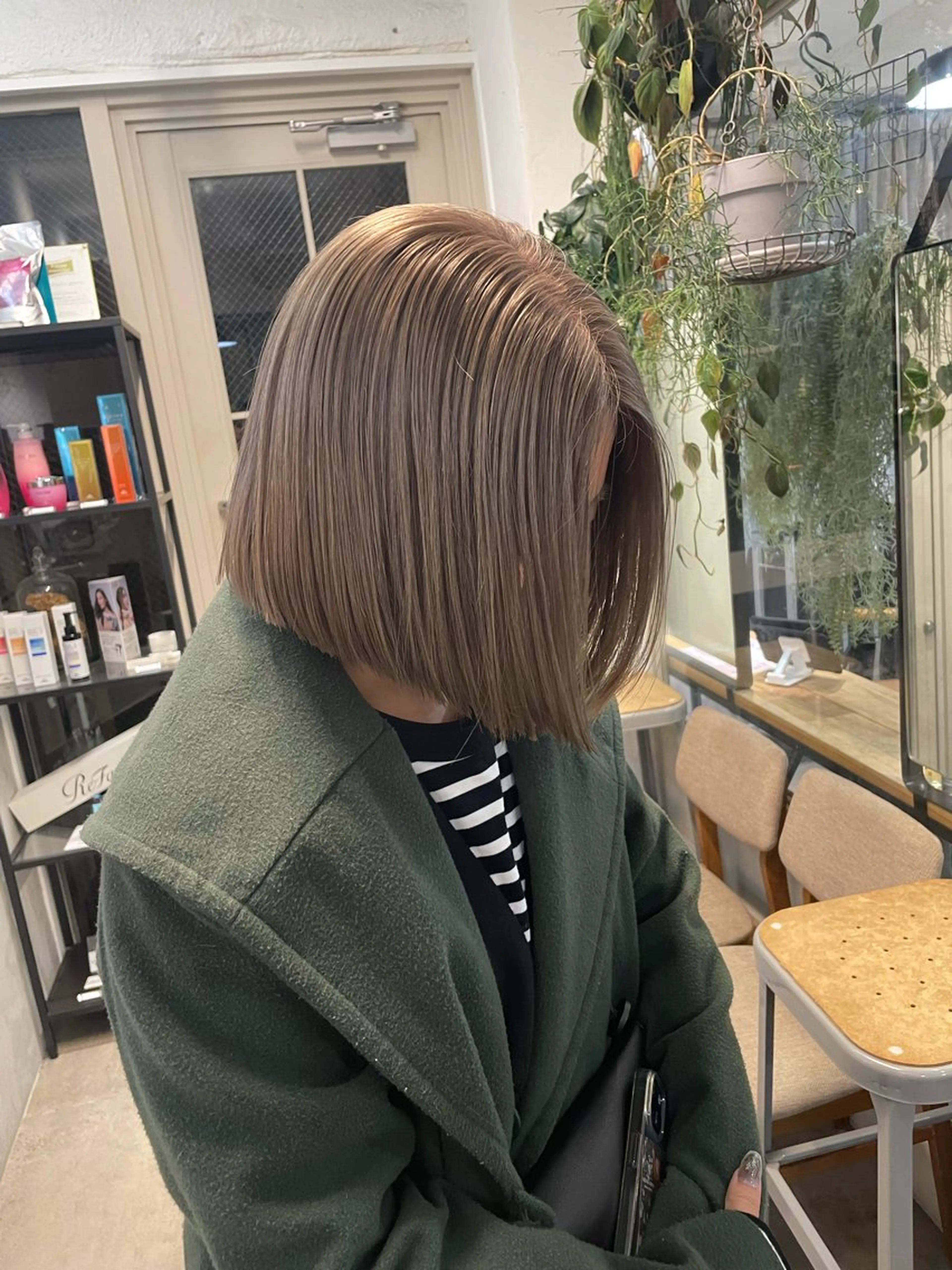 ショート カラー ヘアカラー トリートメント ミルクティー× グレージュMOMOのヘアスタイル