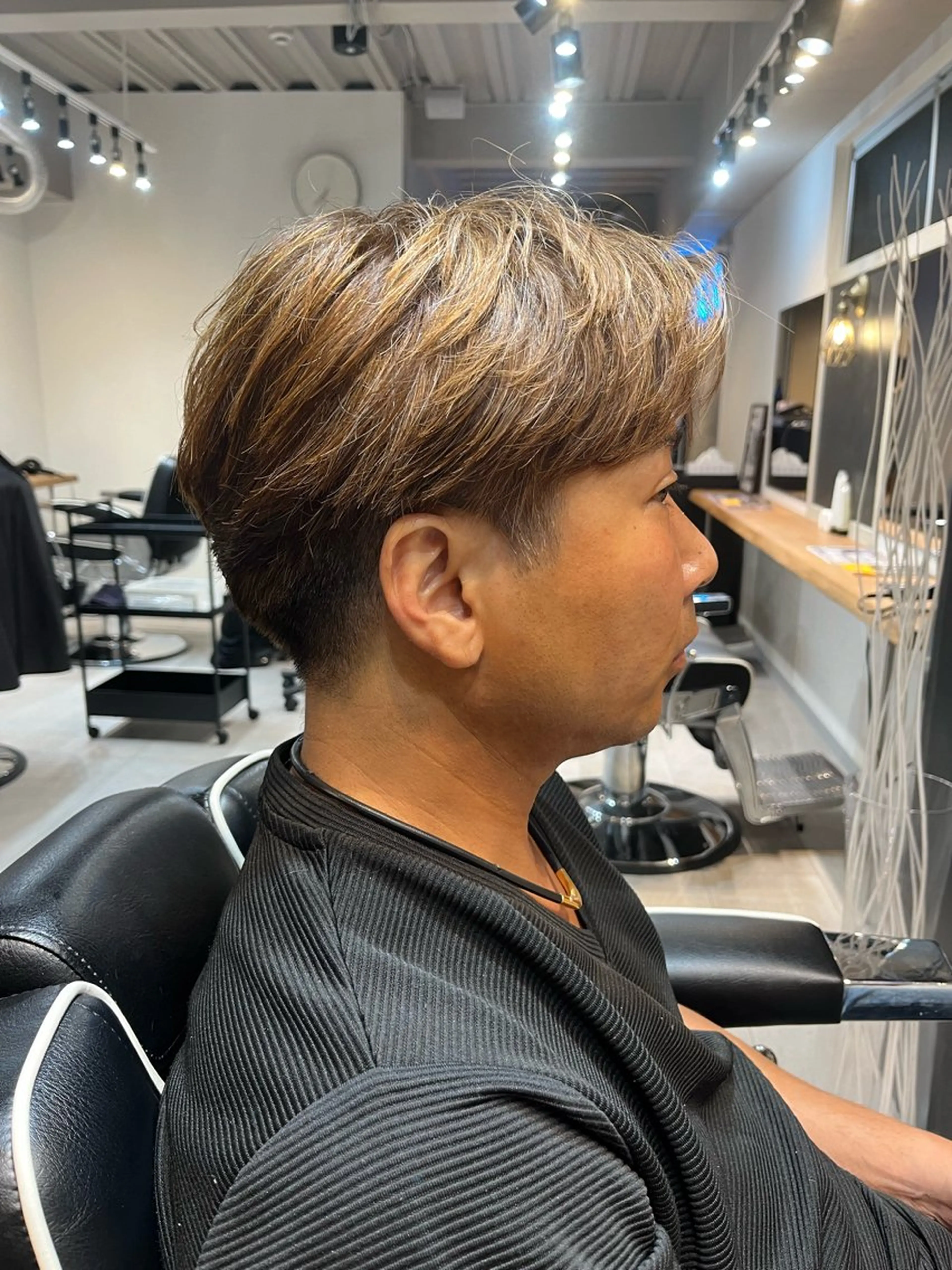 メンズ メンズブリーチ センターパート フェードカット メンズハイライト メンズパーマ カット 直毛改善特化美容師/ 大森雄貴のヘアスタイル