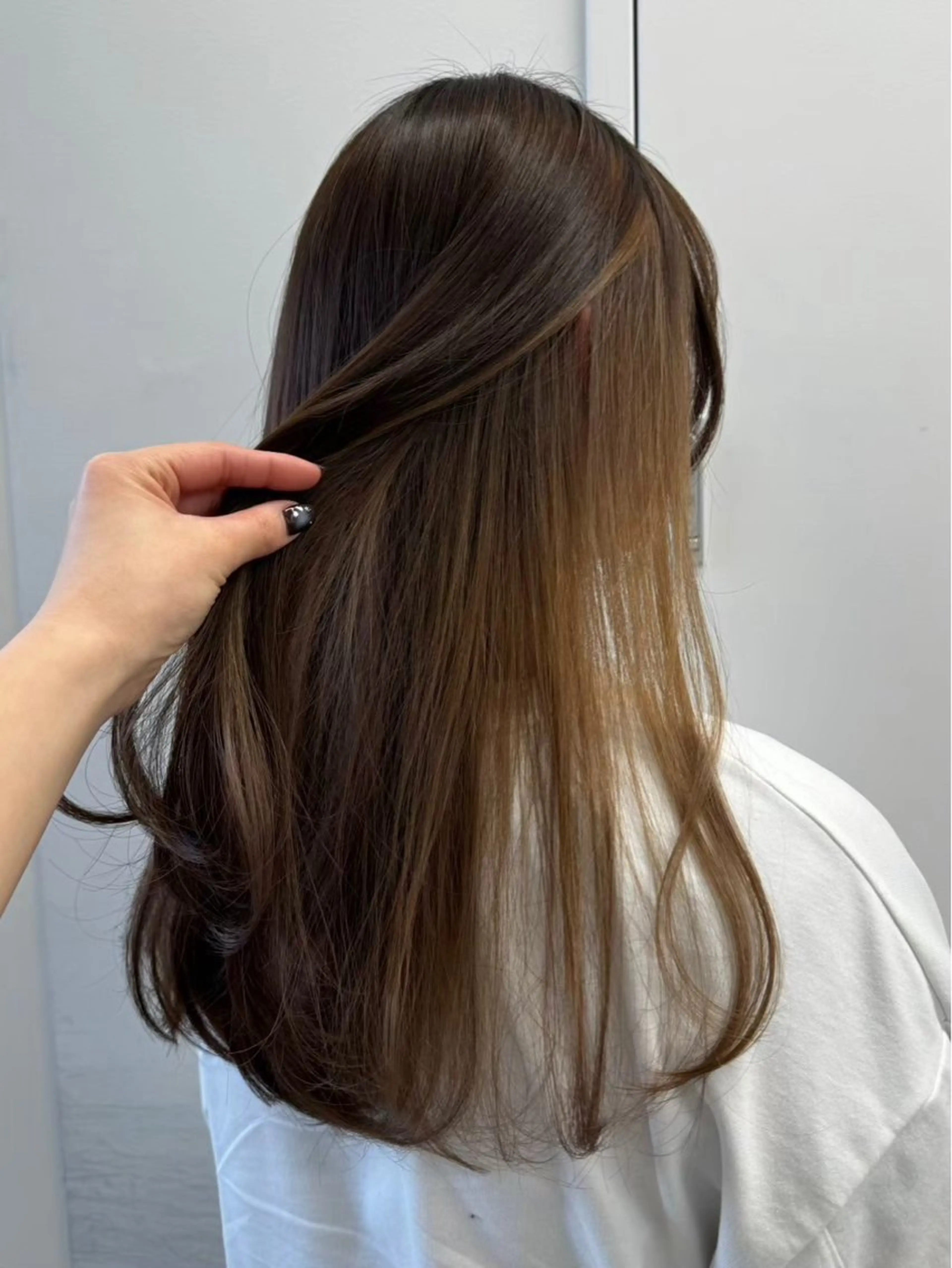 ロング カラー ✩.*Aise⟡.· 艶カラー🐈‍⬛🩶のヘアスタイル