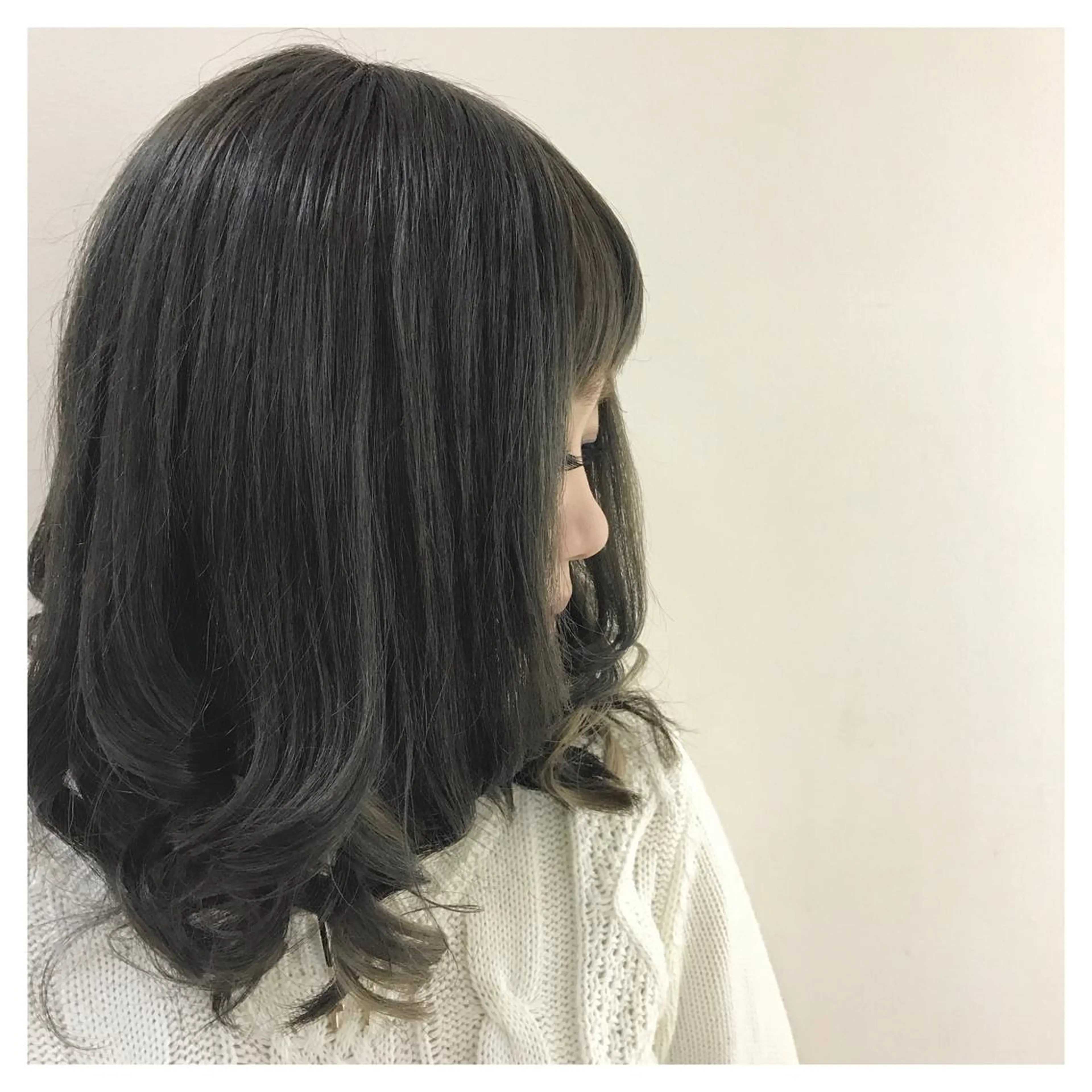 ミディアム セミロング カラー ブルーカラー ブルージュ ﾊｲﾄｰﾝ/ｼｮｰﾄ 村上淳乃🐥のヘアスタイル