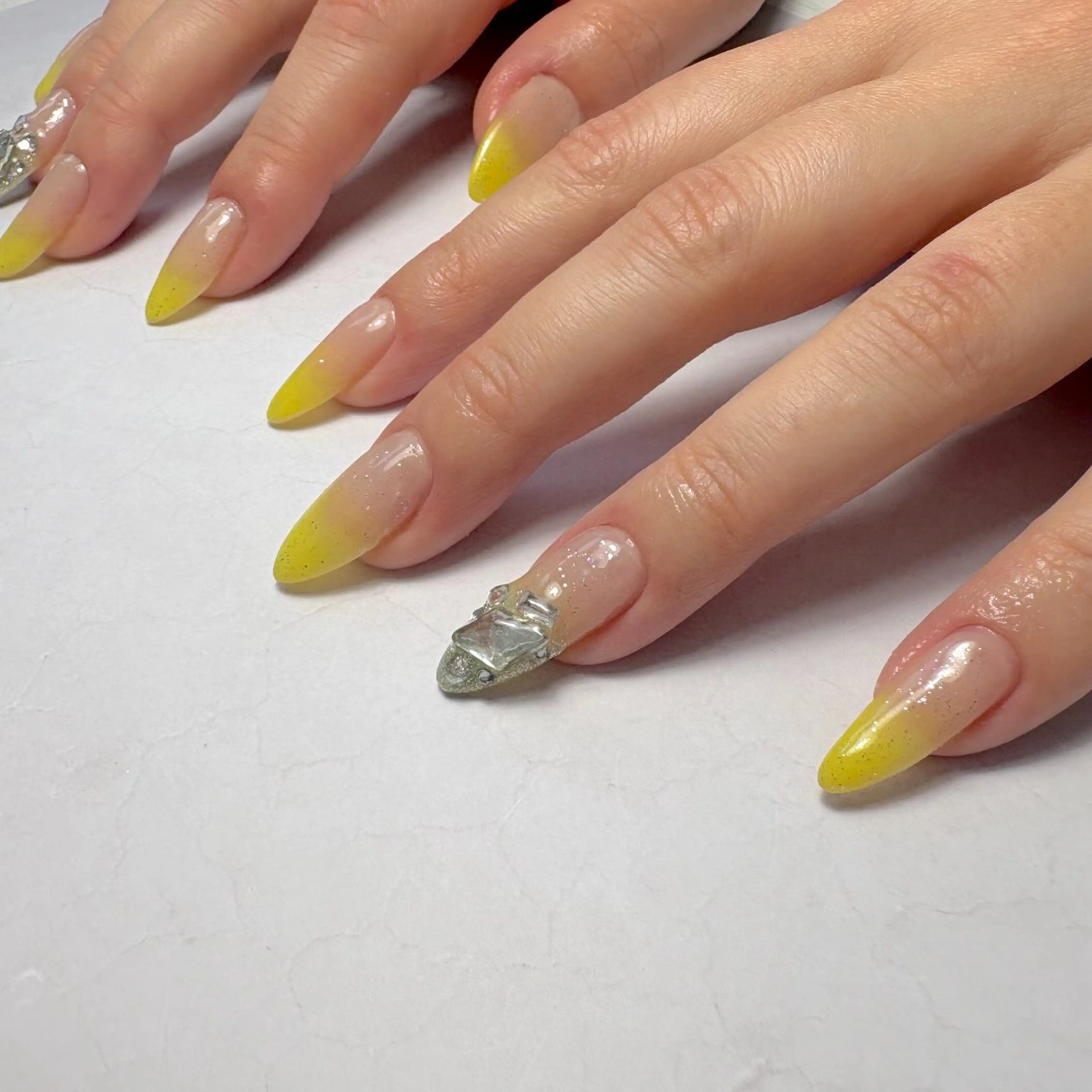 ネイル グラデーション シンプルネイル 黄色 ハンドネイル Nail Salon noiのネイルデザイン