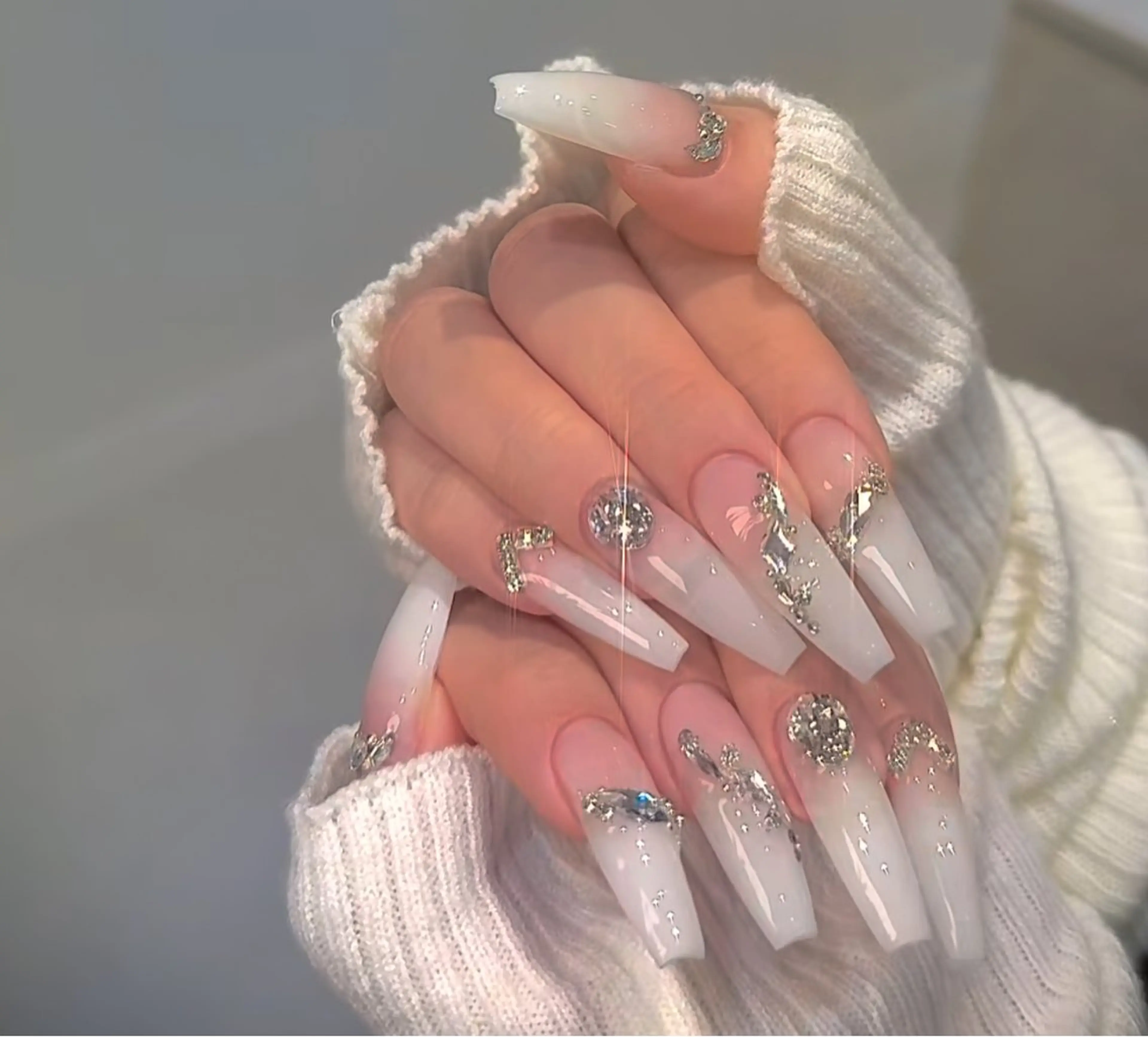 ネイル オーロラネイル フレンチネイル ジェルネイル ハロウィン キラキラネイル H.baby Nail Salonのネイルデザイン