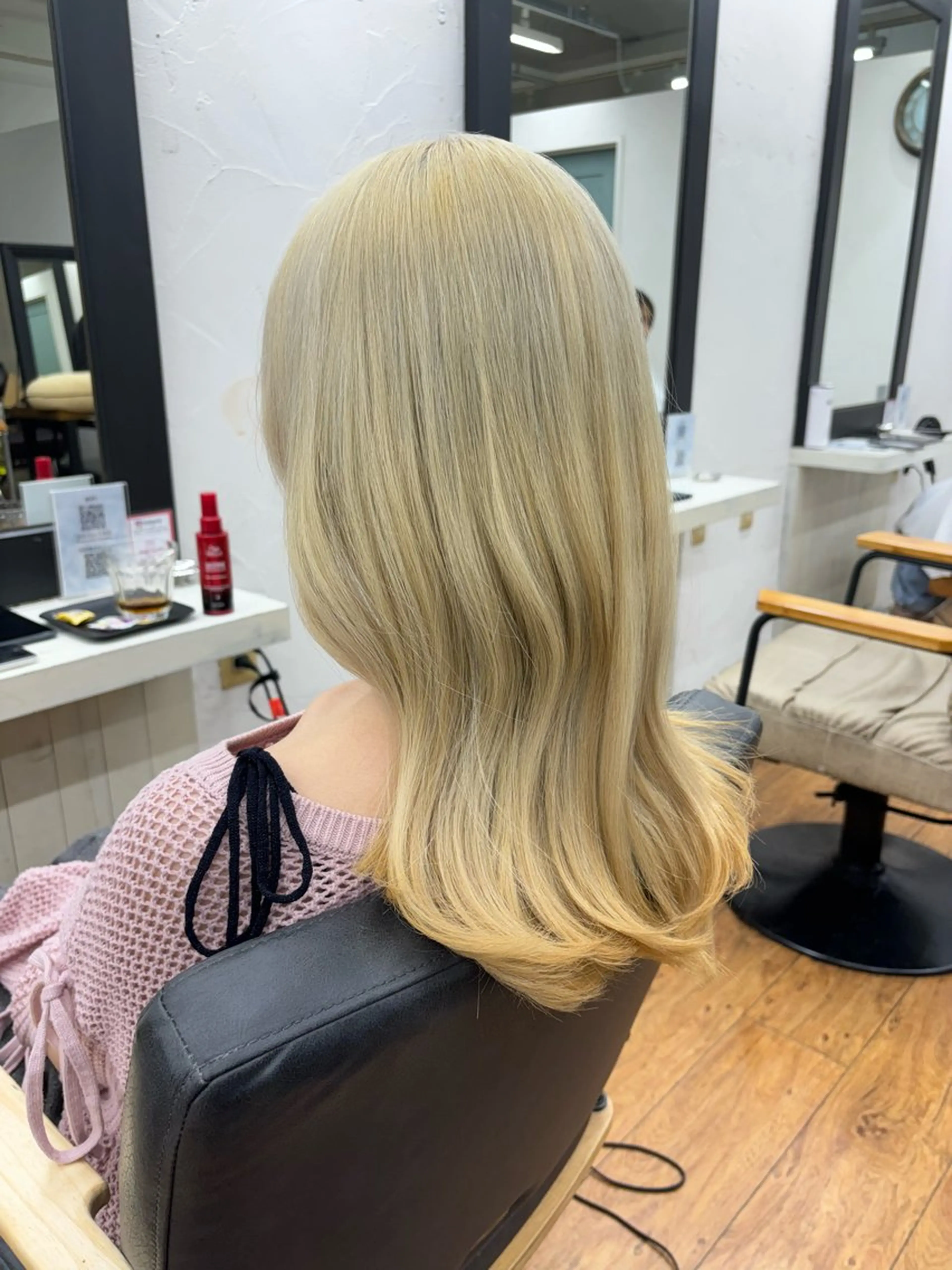 カラー ブリーチ ブロンド ヘアカラー 香野 優子のヘアスタイル
