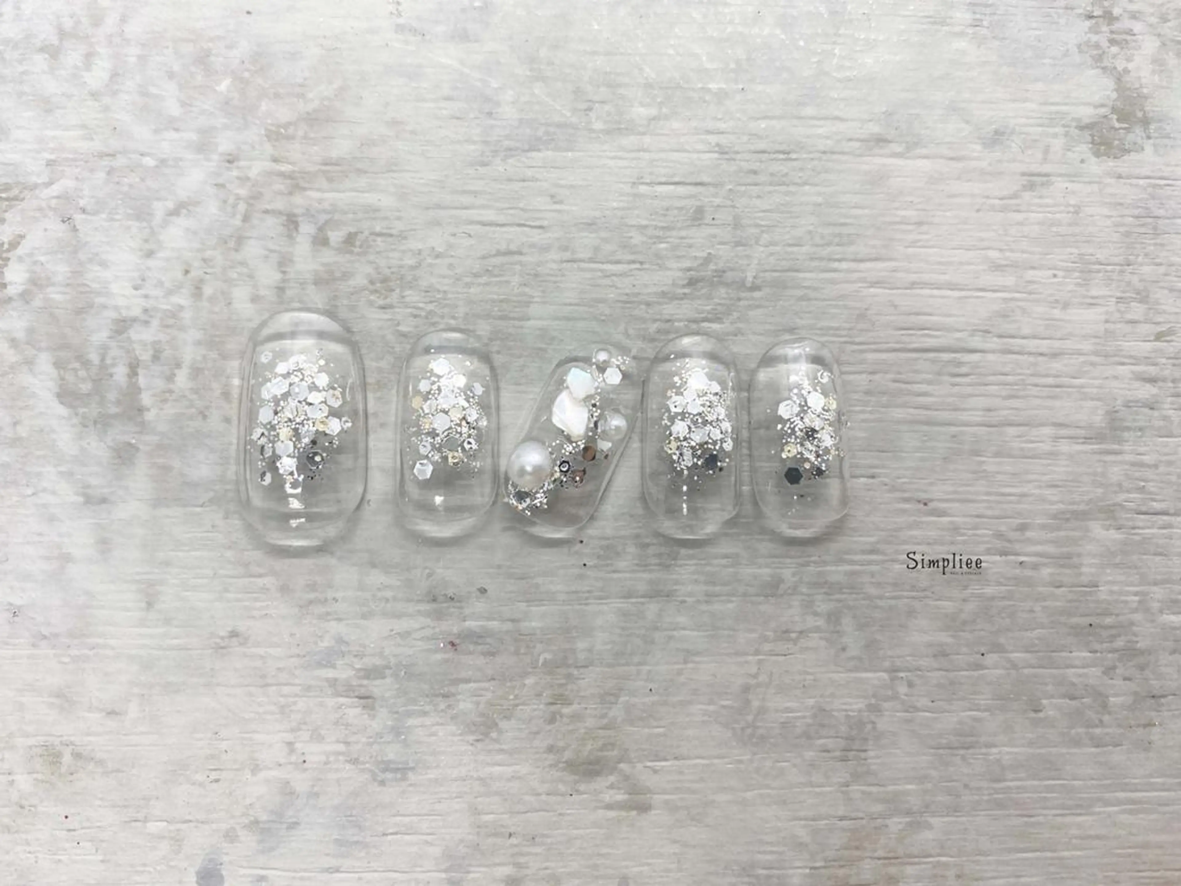 ネイル クリアネイル ニュアンスネイル Emi .K 西荻窪店のネイルデザイン