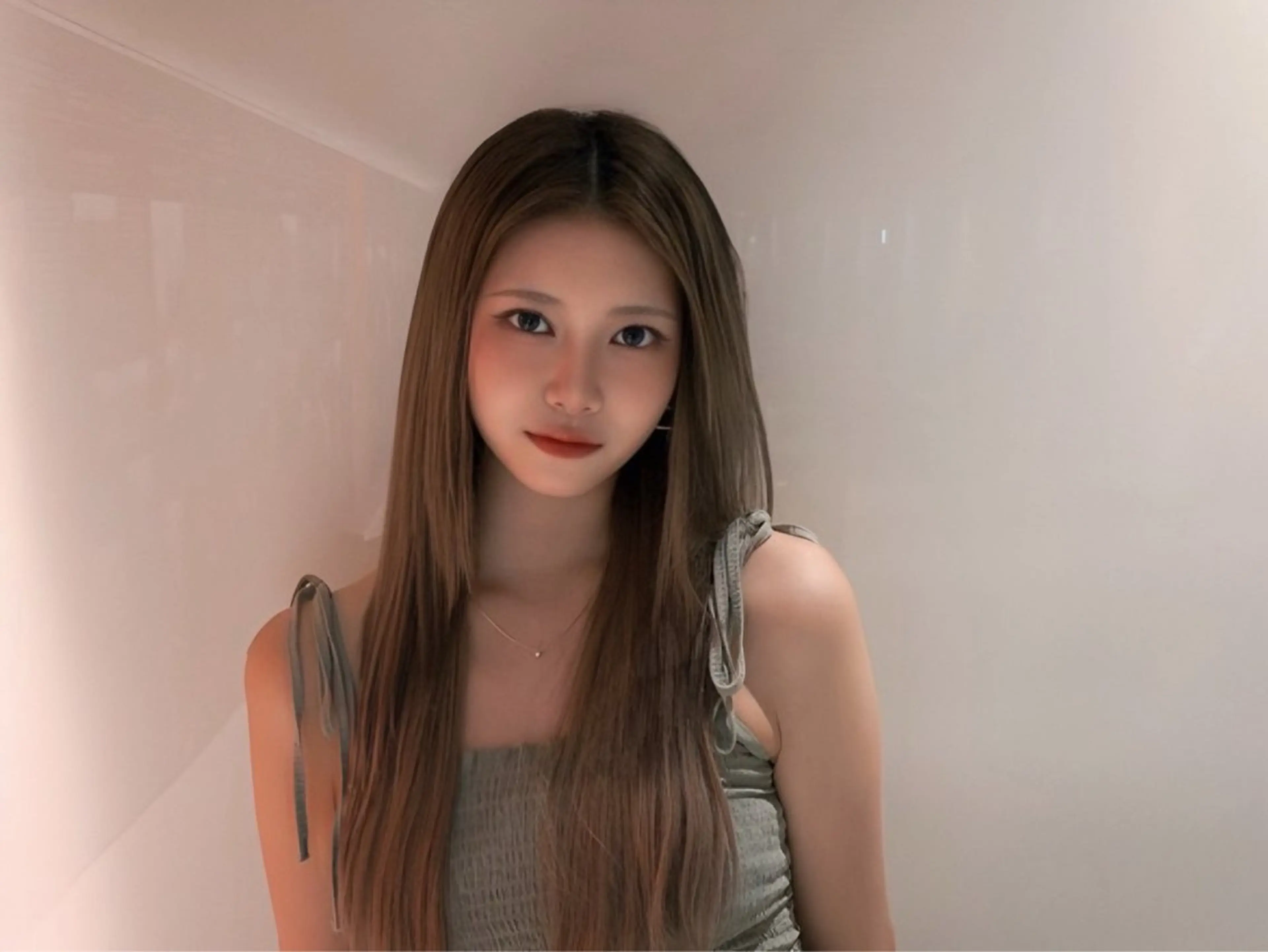 ロング カラー ベージュカラー ブリーチ 透明感カラー ハイトーンカラー ヘアカラー トリートメント 紅都🫧透明感 水光カラー🫧のヘアスタイル