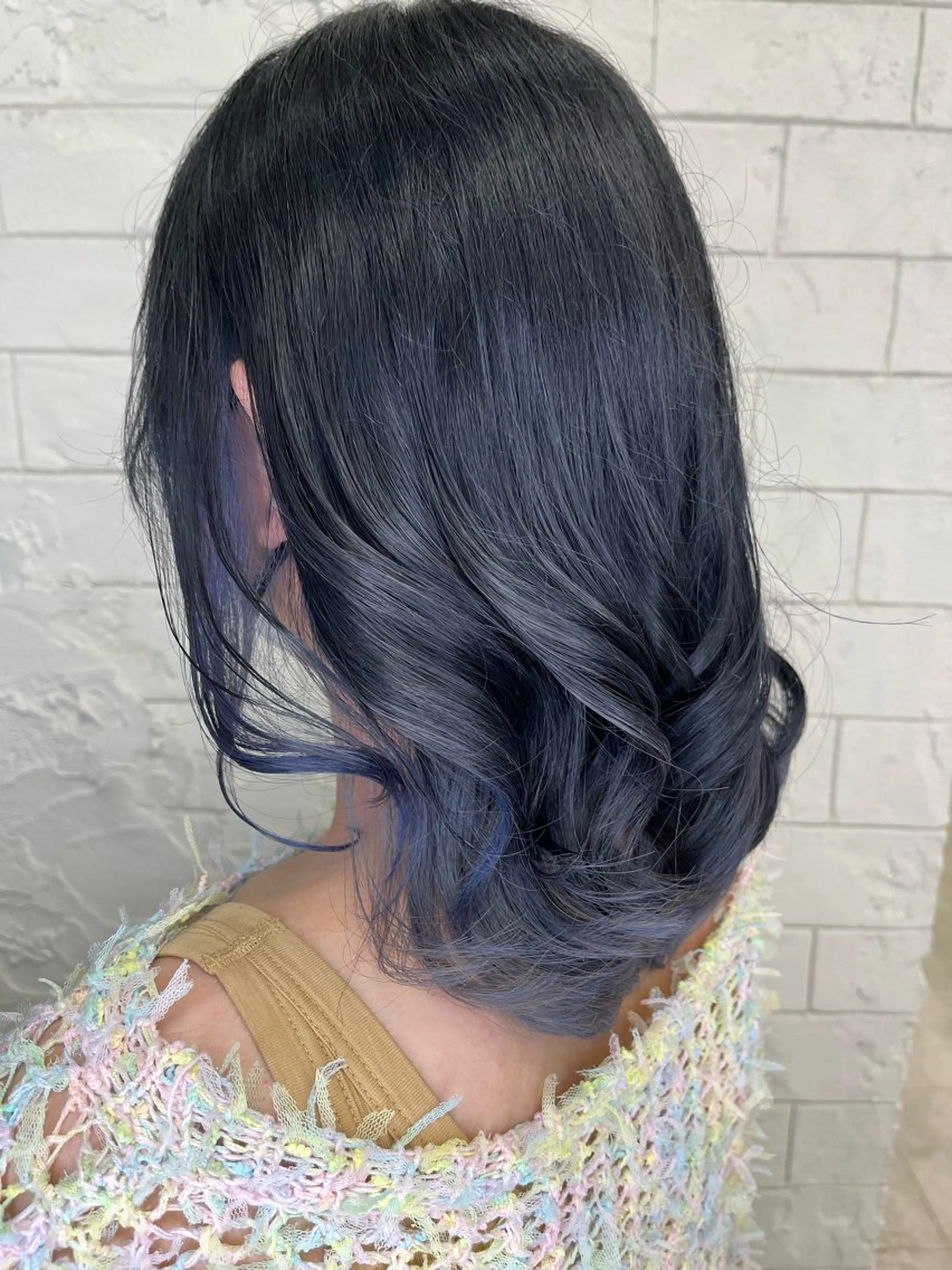 ミディアム カラー 黒髪 ブルーカラー ブルーブラック インナーカラー archange 大井川のヘアスタイル