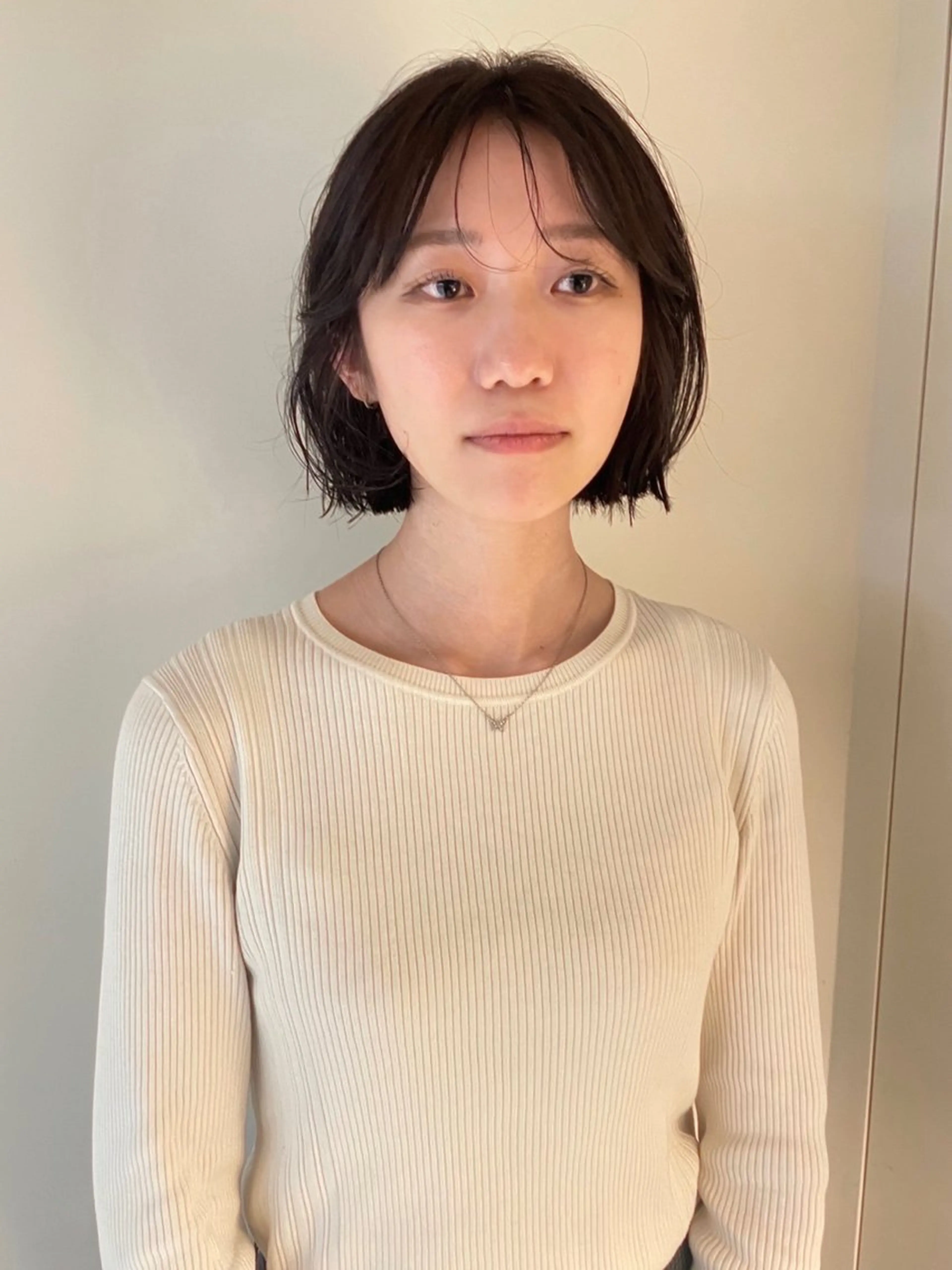 ショート REMI／ ラフボブとレイヤーのヘアスタイル