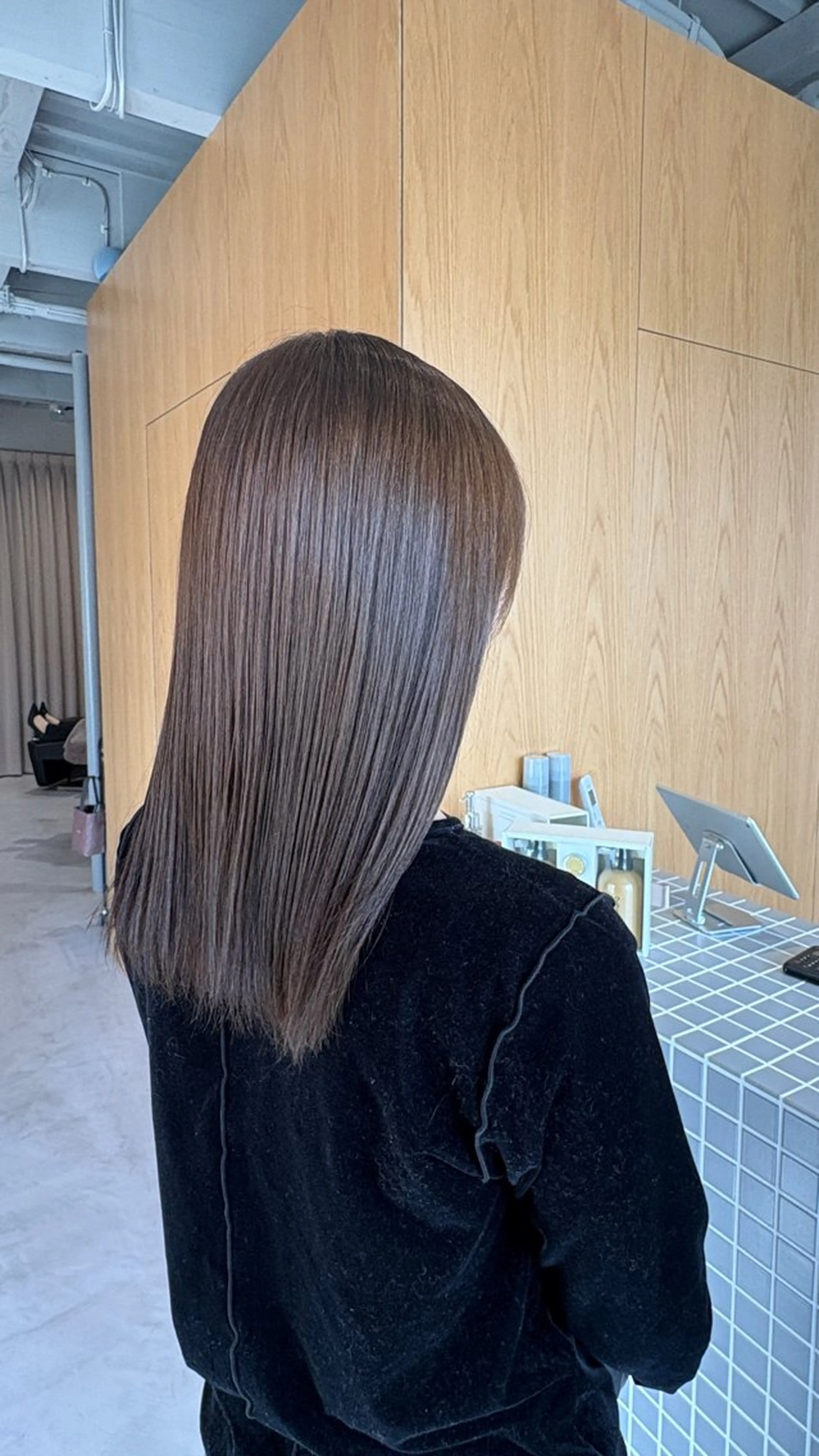 ミディアム ヘアカラー 井山 葵のヘアスタイル