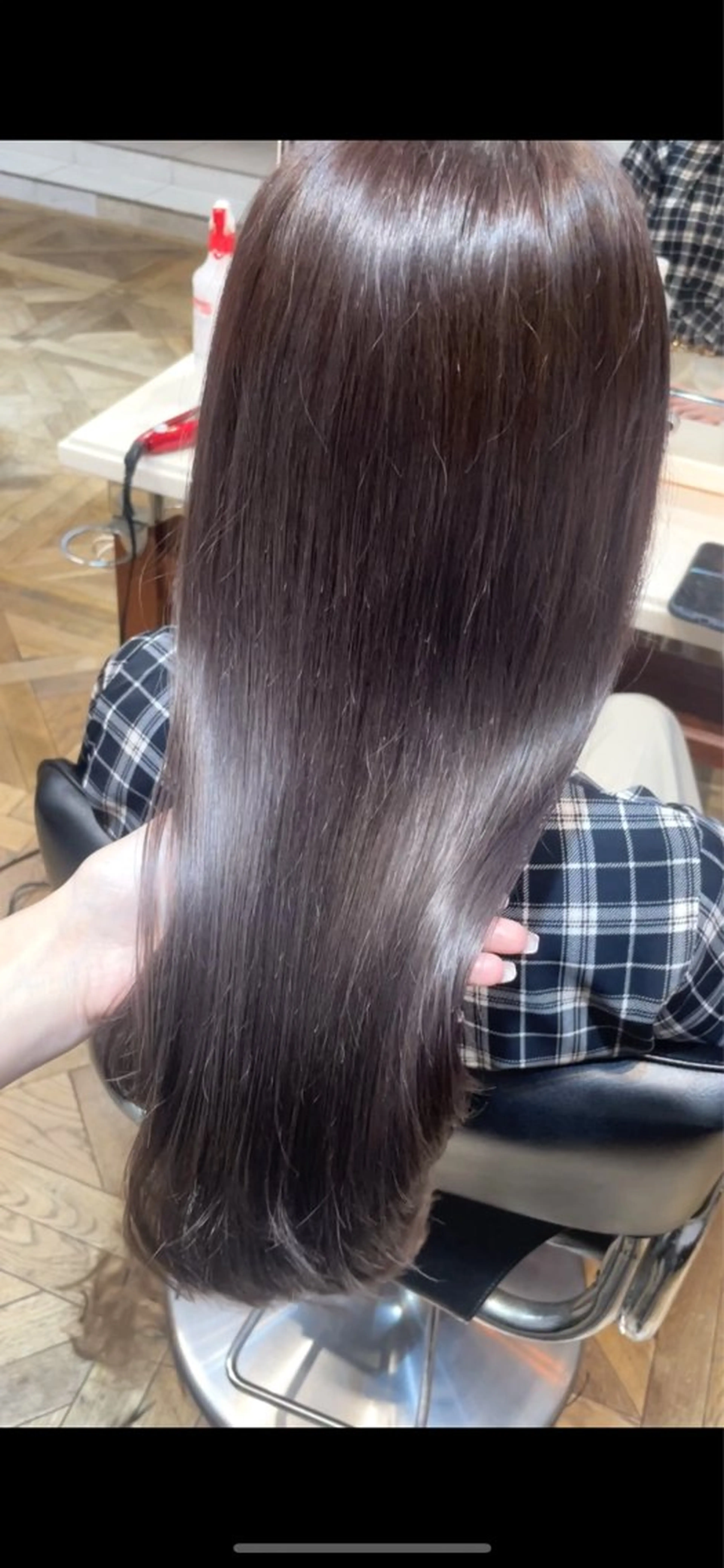 ロング カラー アッシュ アッシュグレー アッシュグレージュ ブリーチ ブルーカラー カット ヘアカラー トリートメント BEBE所属・ご新規様限定 透明感カラーKANAのヘアスタイル