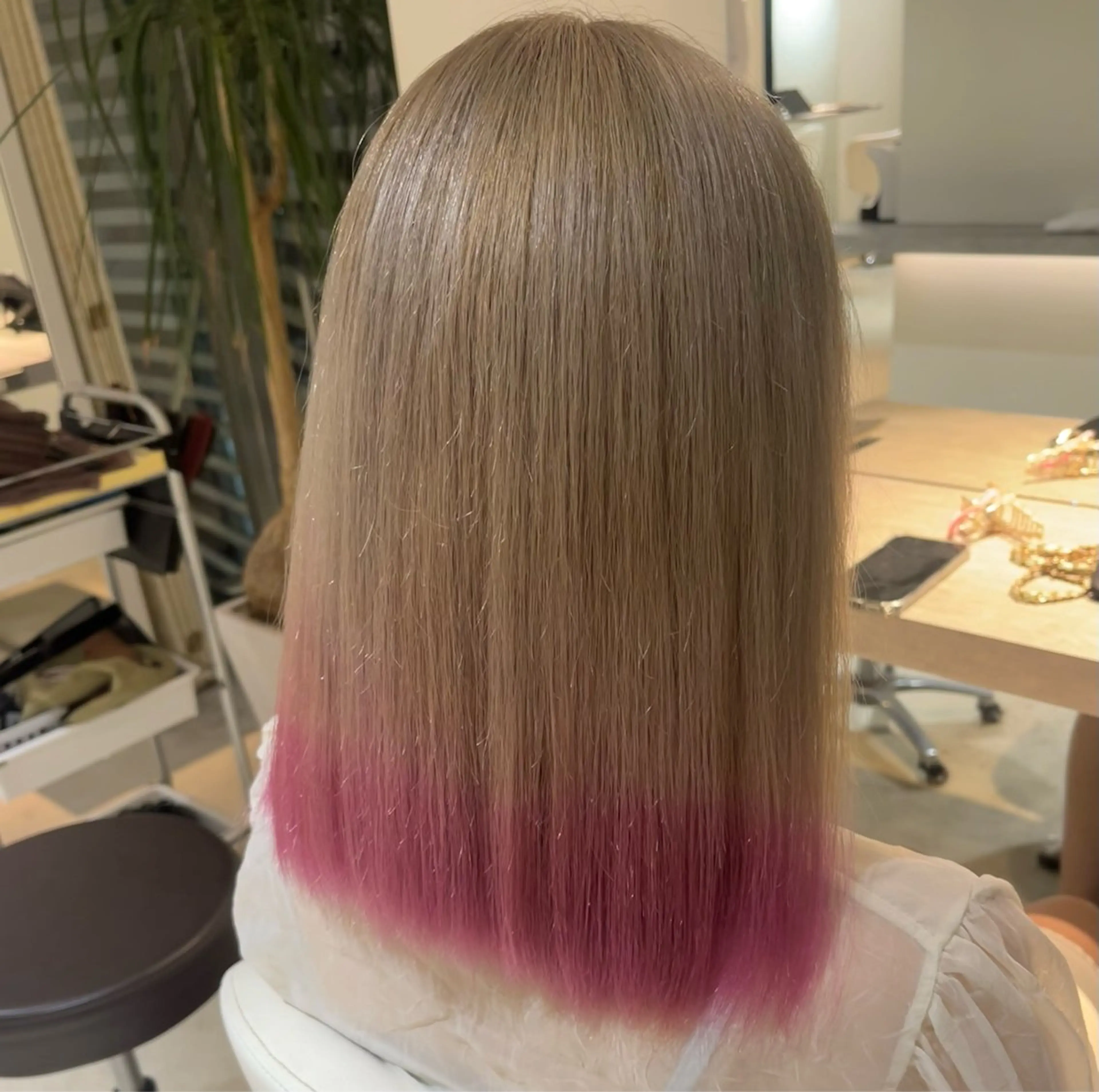 セミロング カラー ベージュカラー デザインカラー ピンクカラー シルバー シルバーベージュ 🦋🫧艶髪カラー 🫧🦋あいりのヘアスタイル