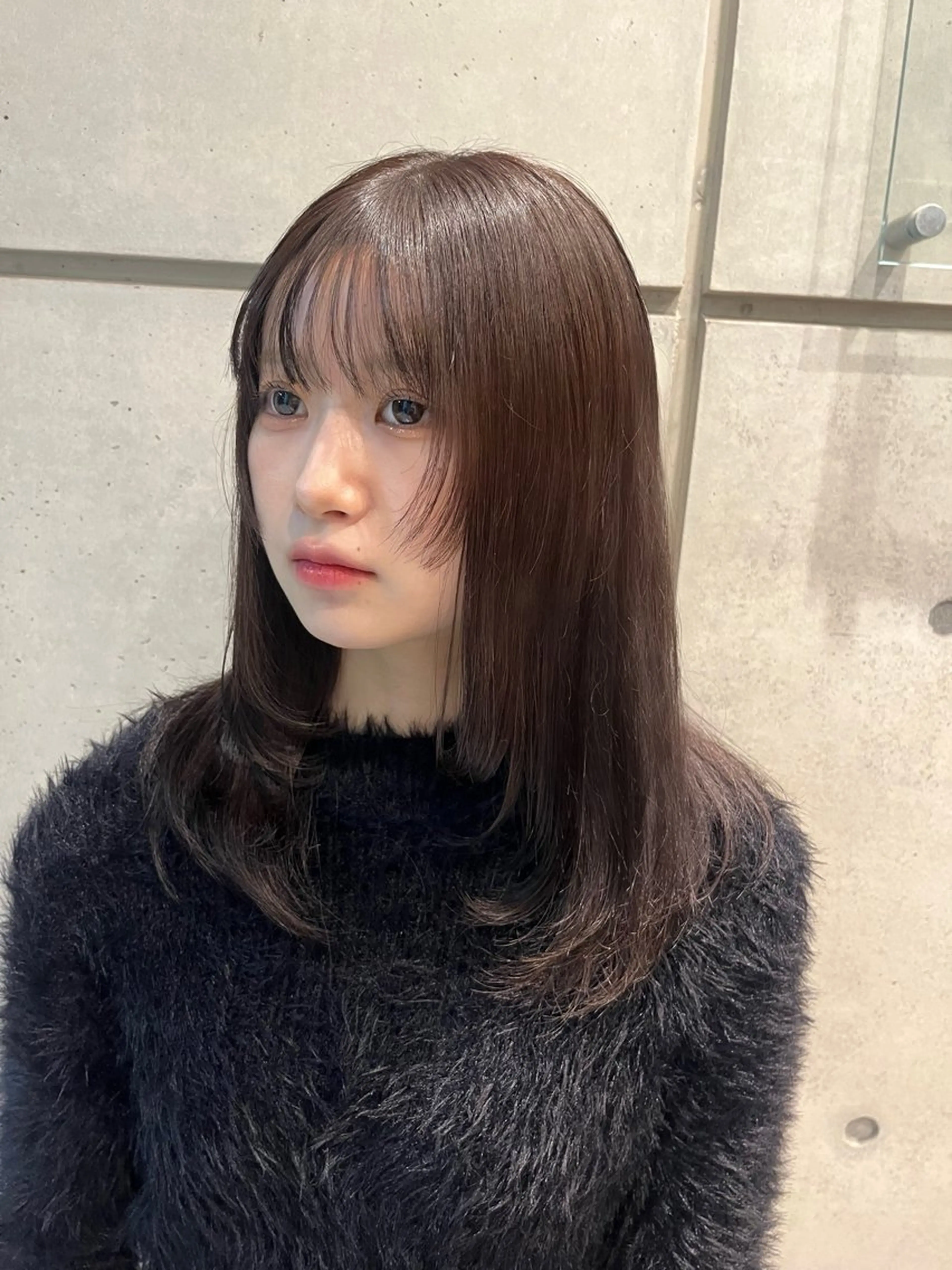 セミロング レイヤーカット 透明感カラー人気 ナンバーワンMIYUのヘアスタイル