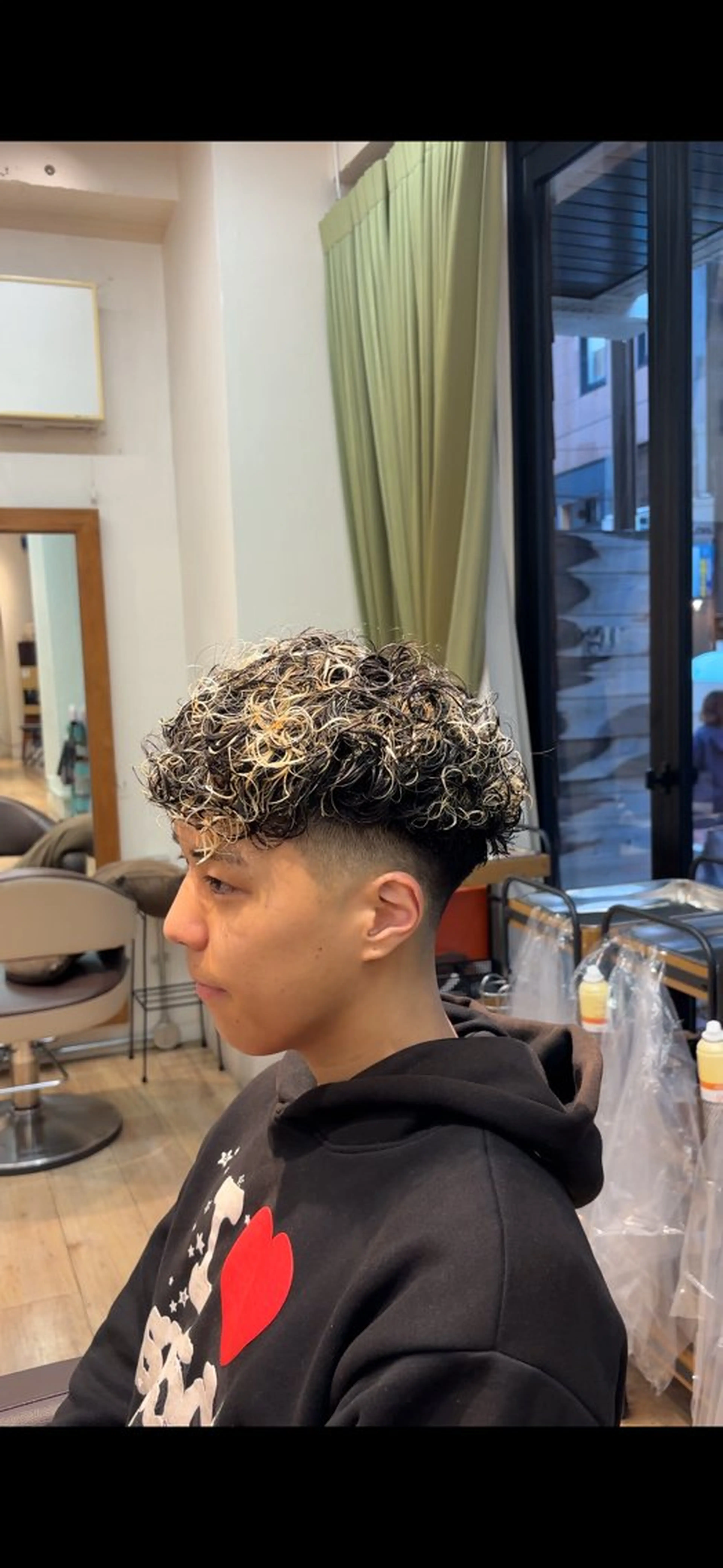 「🇪🇸✂️海外ヘアーにしたいメンズ１日1組限定‼️」カット➕ハイライト➕パーマの写真