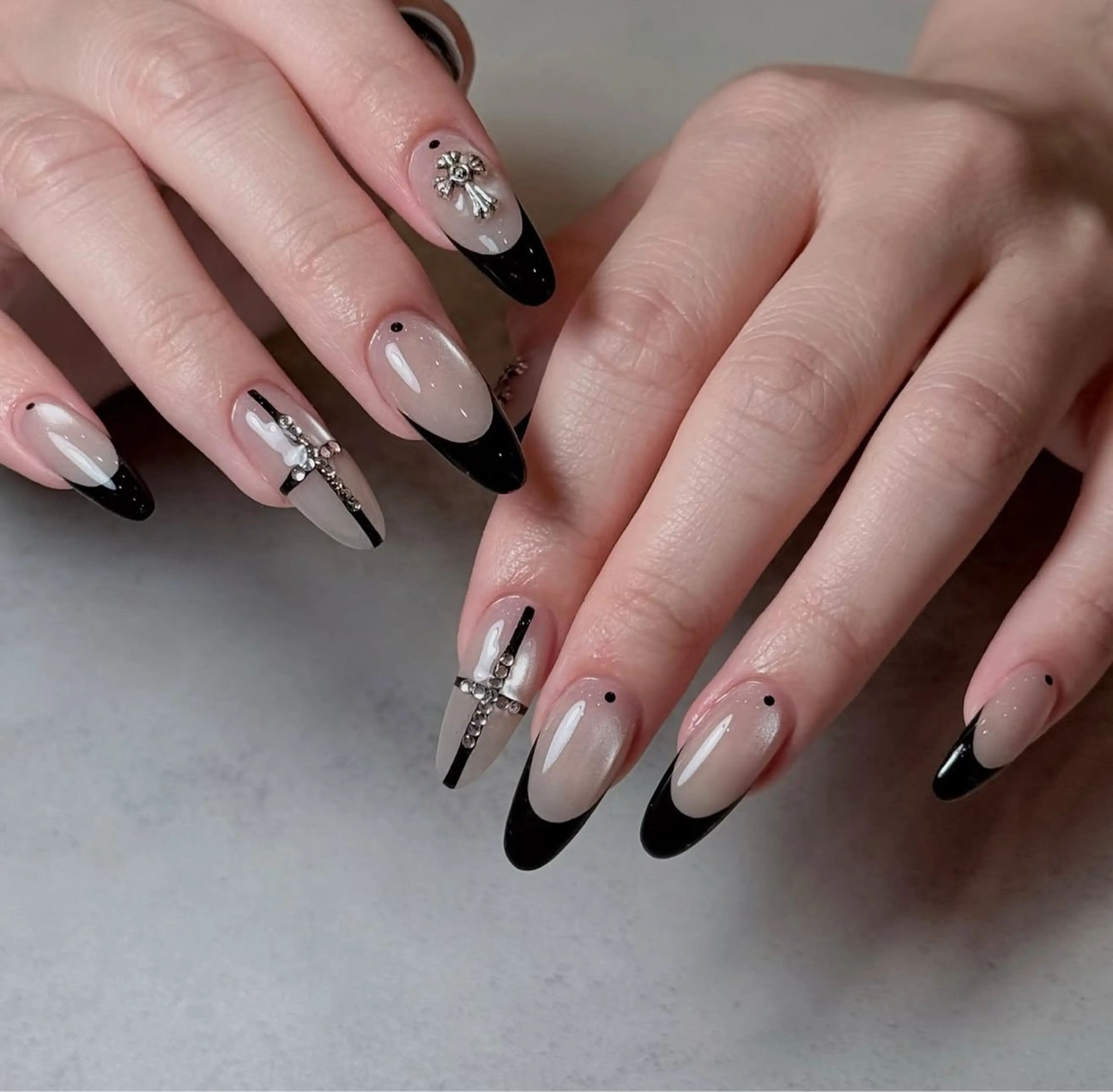 ネイル 成人式 キラキラネイル マグネットネイル ミラーネイル ニュアンスネイル ハンドネイル Lyna 池袋のネイルデザイン