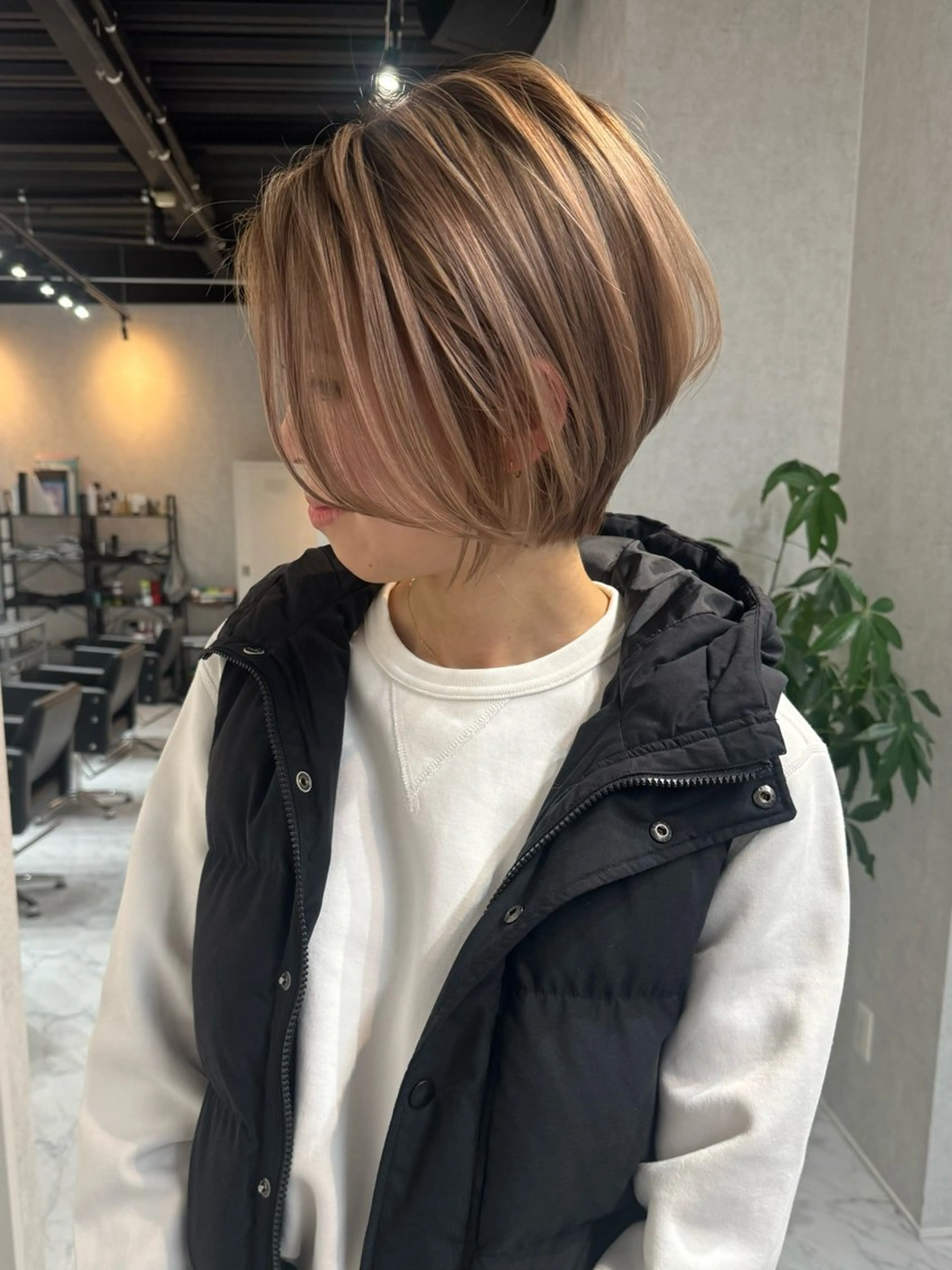 ショート カラー ヘアアレンジ ショートボブ バレイヤージュ ブリーチ デザインカラー ダブルカラー カット ヘアカラー トリートメント アンドウ ユウ/ レイヤーカット/韓国のヘアスタイル
