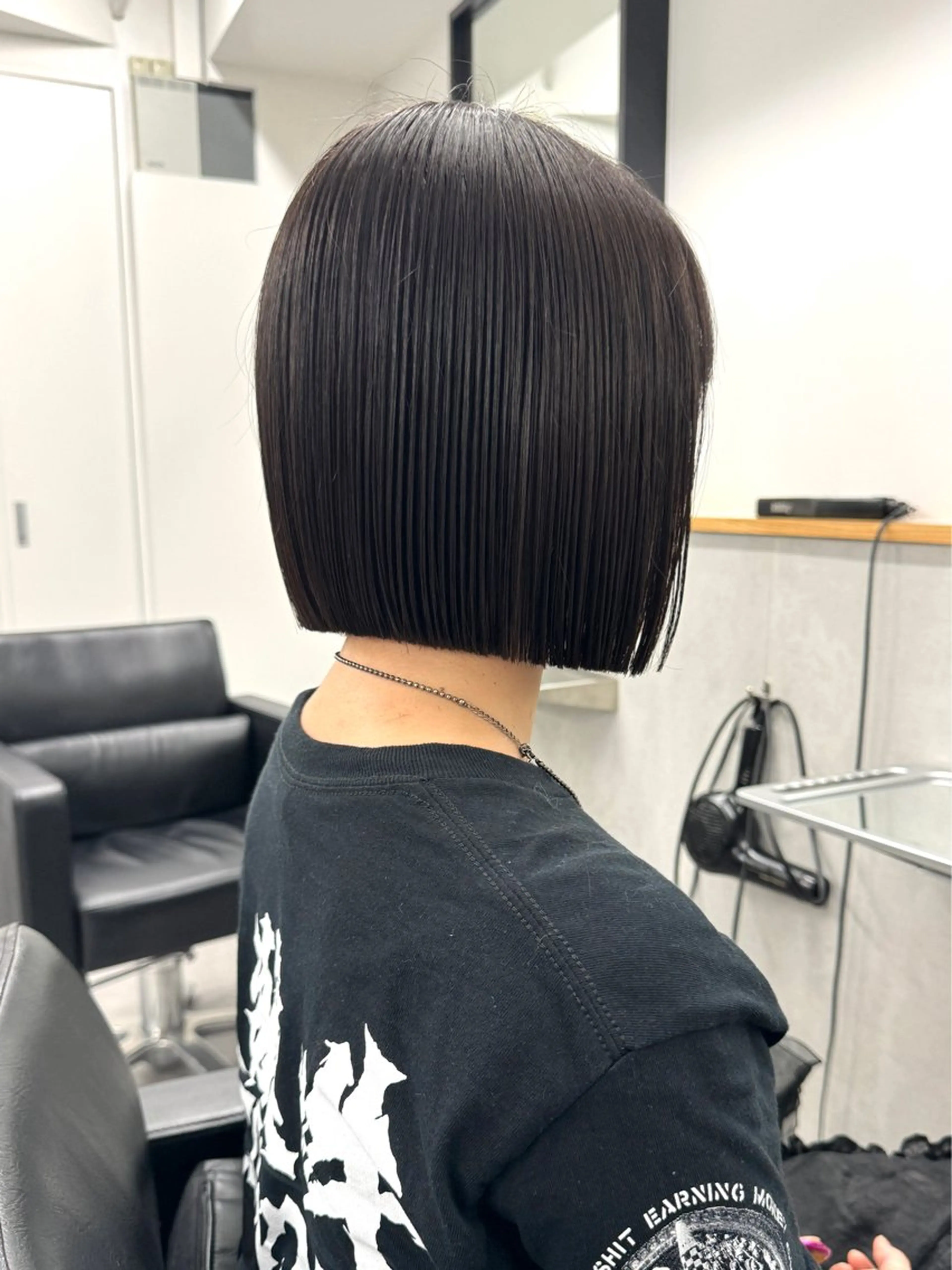 ショート カラー カット ヘアカラー トリートメント 切りっぱなしボブ レイヤー/縮毛矯正のヘアスタイル