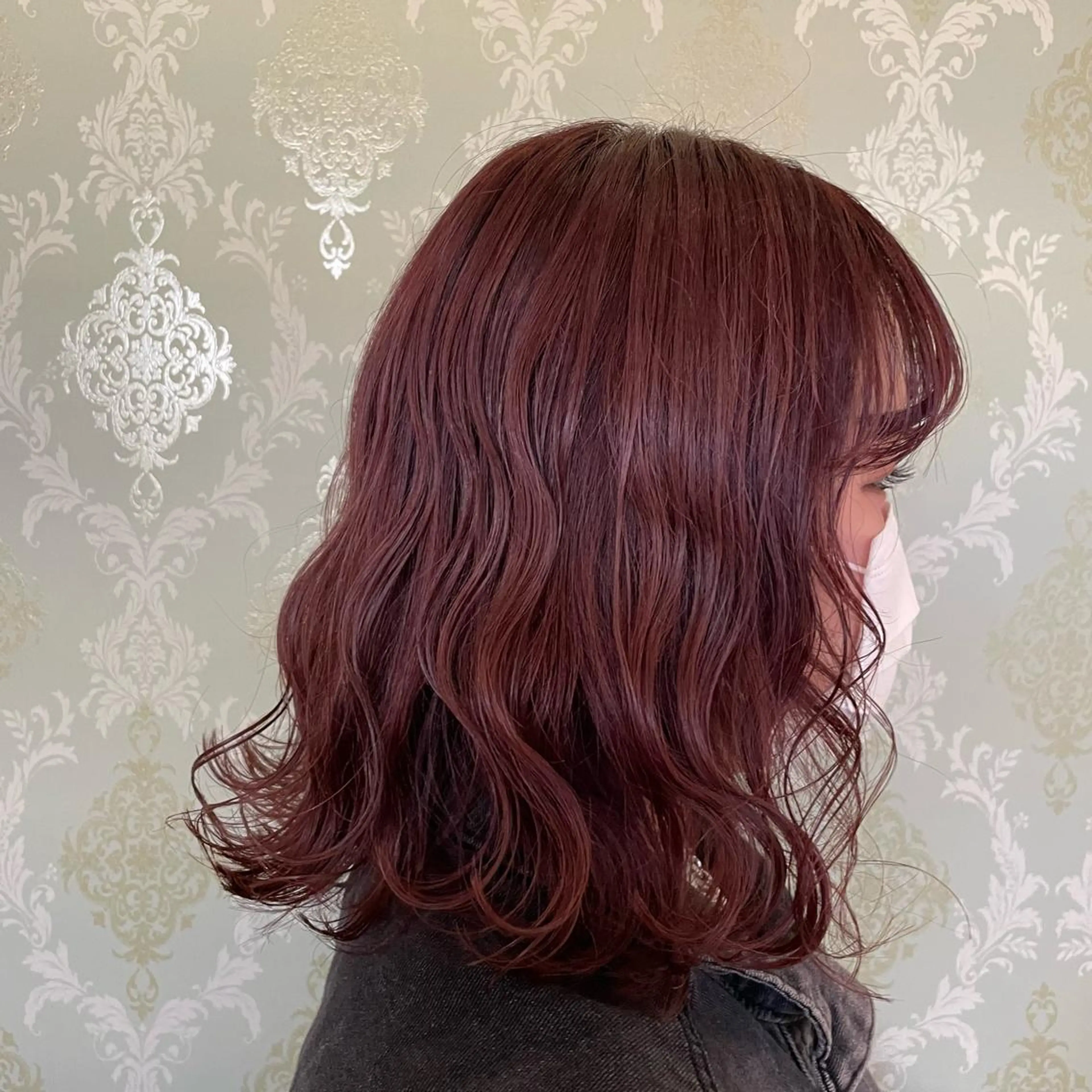 セミロング カラー カシス ピンクカラー EARTH中島 秋桜久のヘアスタイル