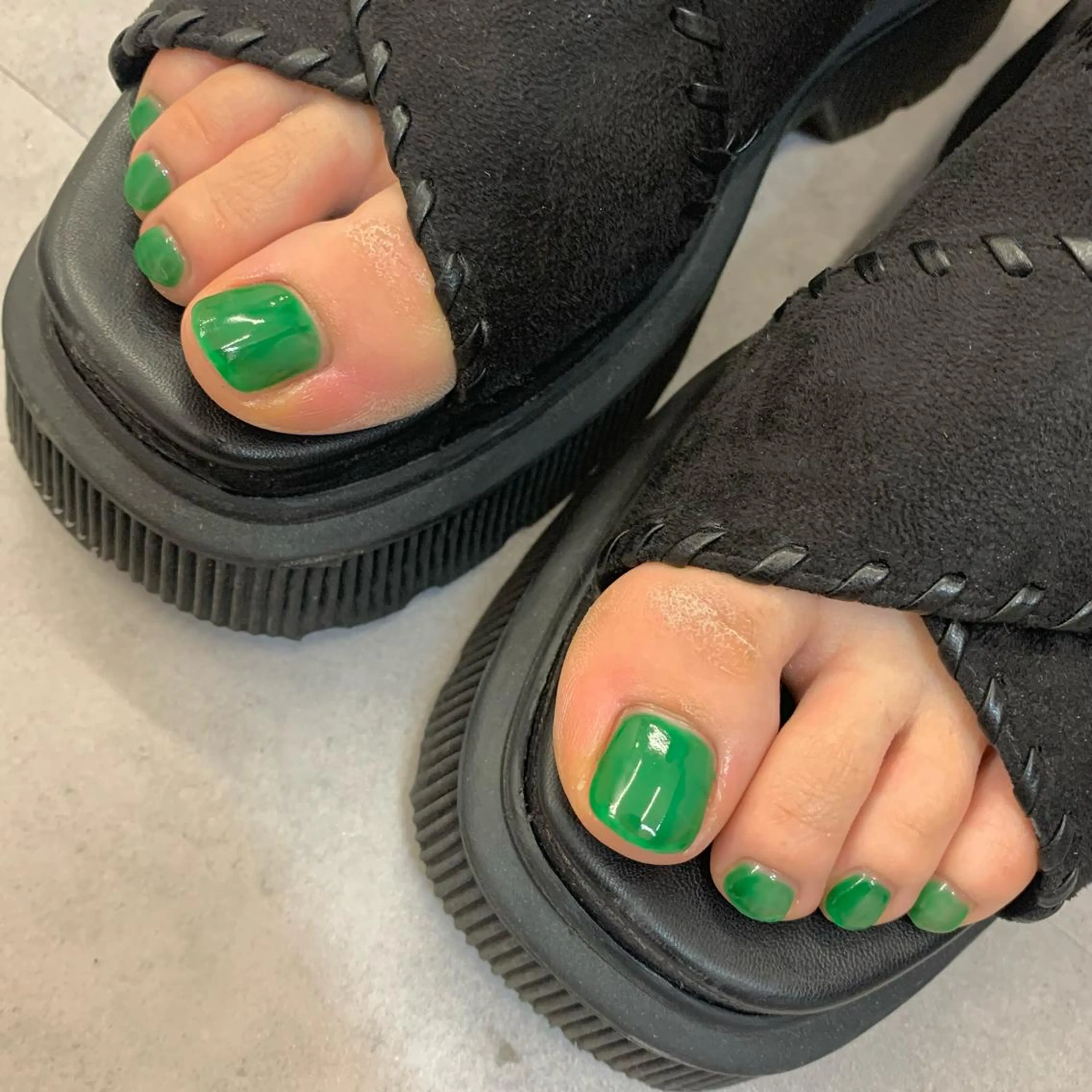 ネイル グリーン マキノ ユイのネイルデザイン