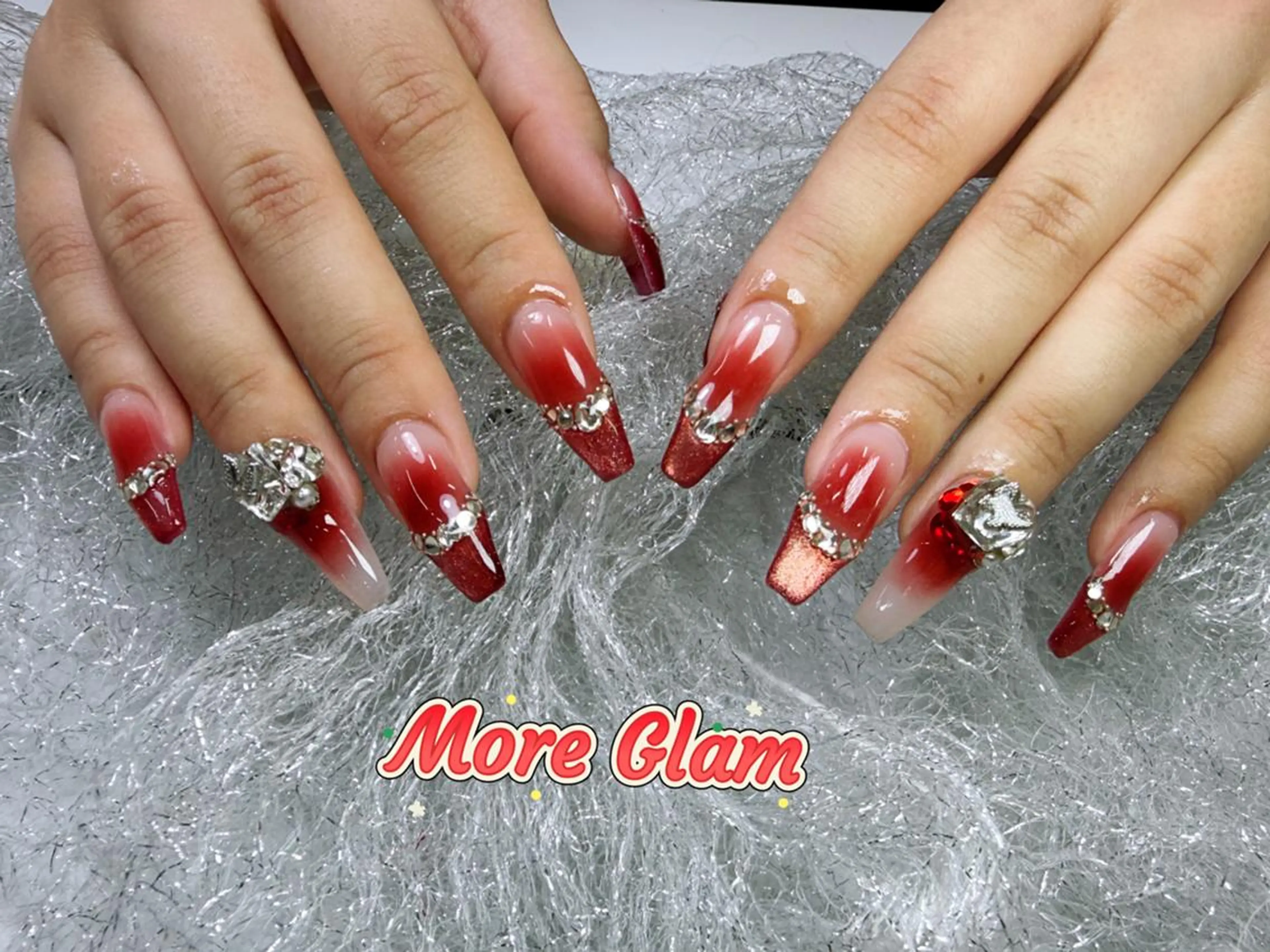 ネイル 長さ出し フットネイル フレンチネイル ジェルネイル ガラスフレンチ More Glam 池袋東口店のネイルデザイン