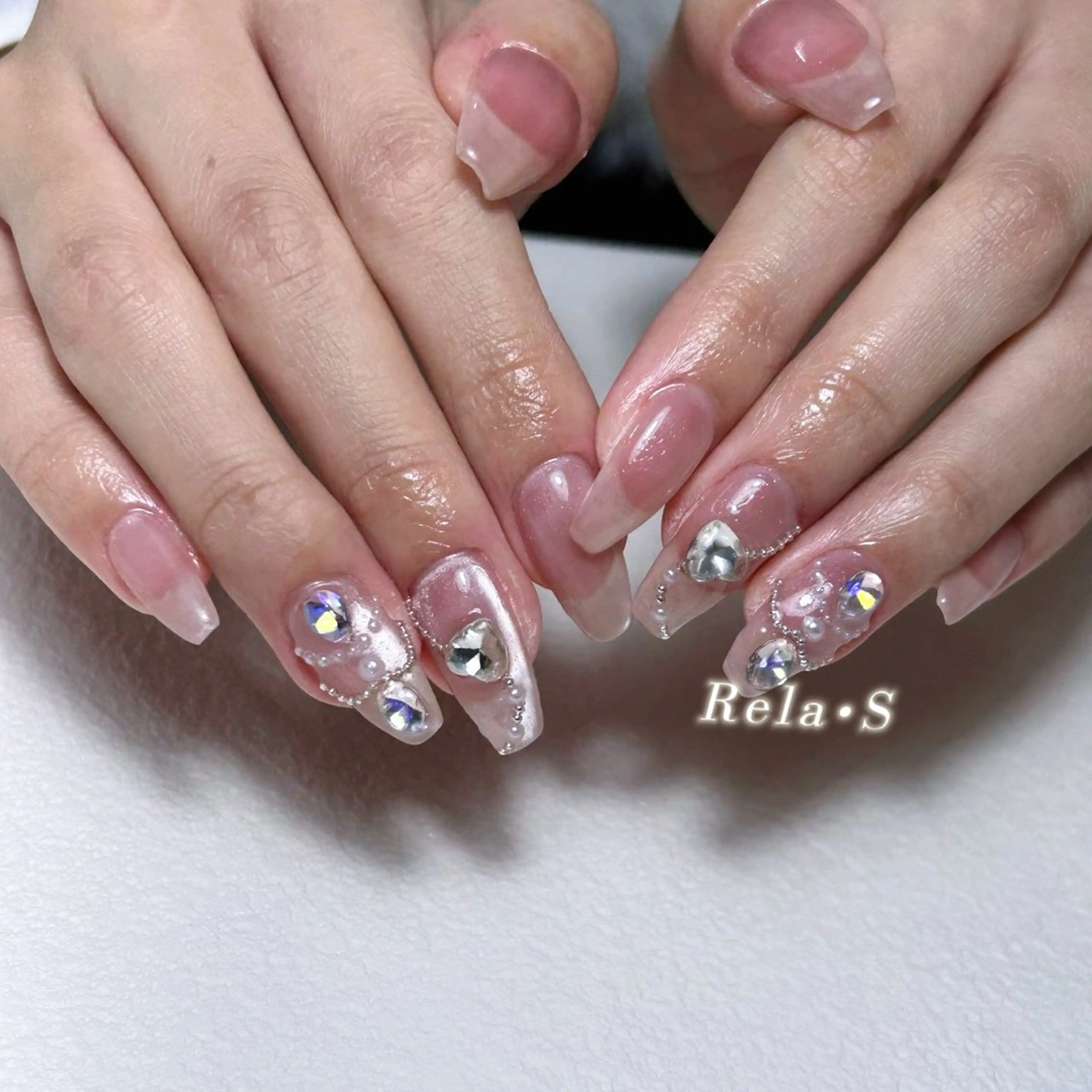 ネイル オーロラネイル 長さ出し フレンチネイル ジェルネイル ガラスフレンチ ハンドネイル Rela・S NAILのネイルデザイン