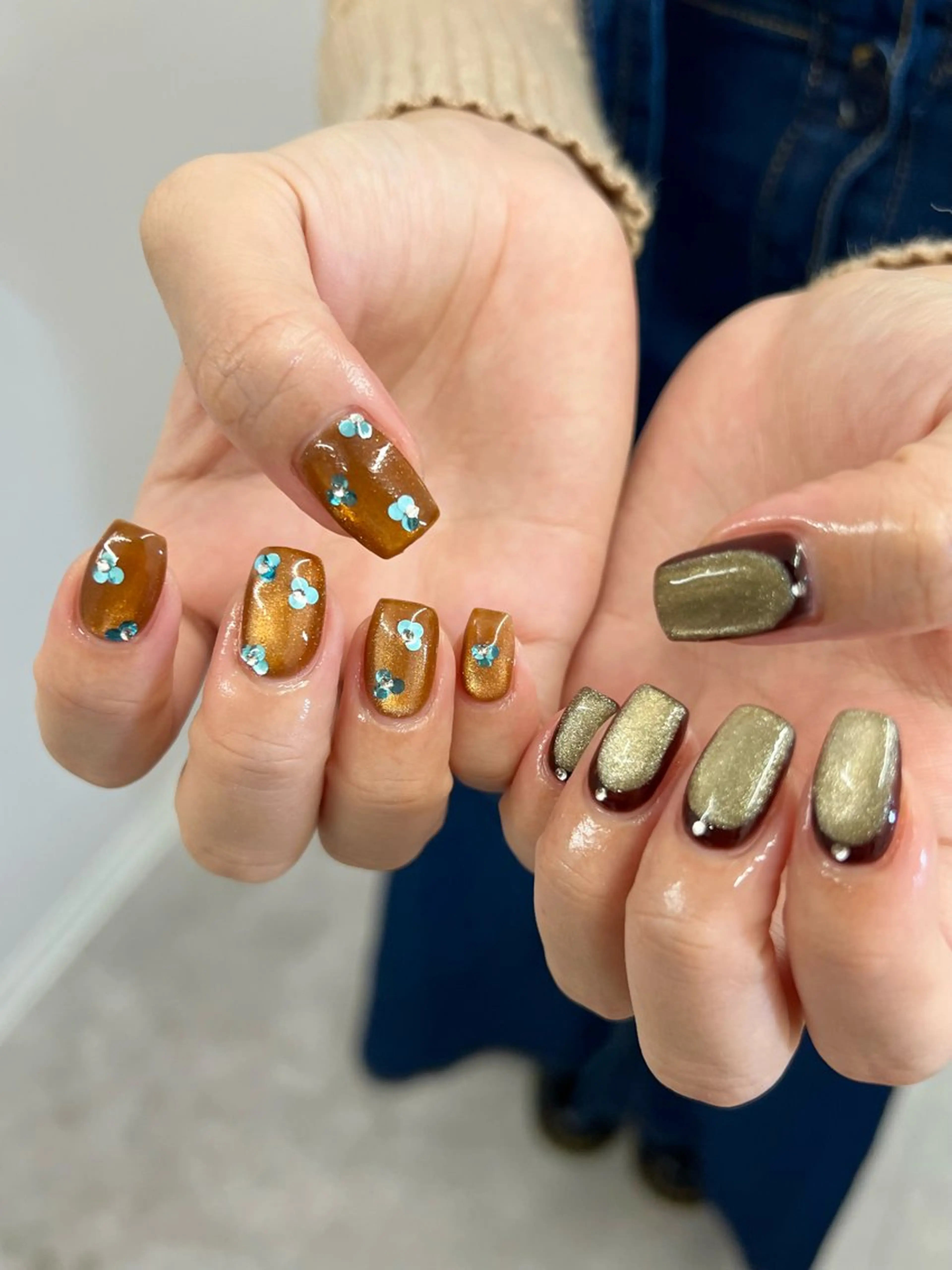 ネイル ブラウン ジェルネイル ゴールド マグネットネイル ニュアンスネイル ハンドネイル ハンドケア Bana_ Nailのネイルデザイン