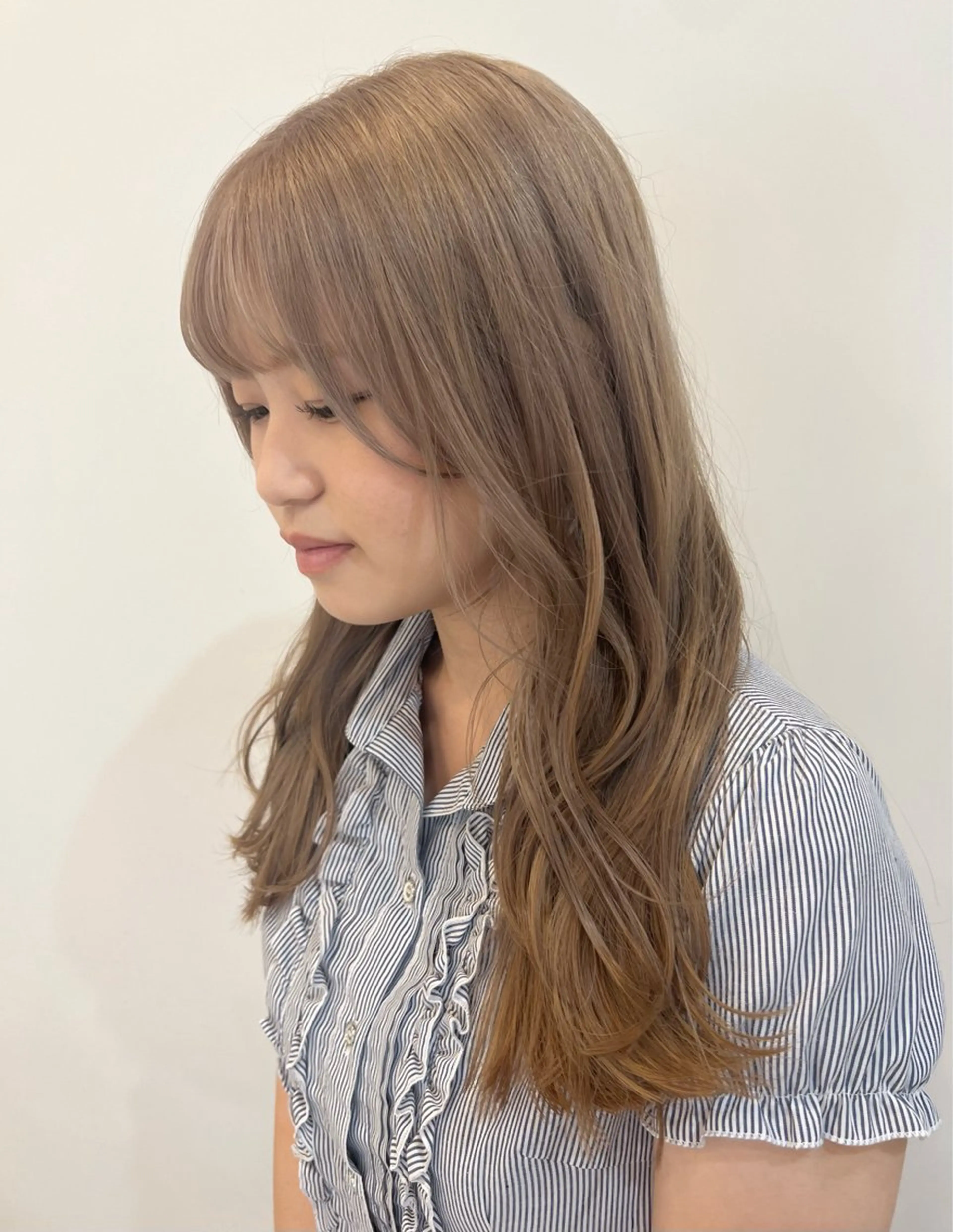 セミロング カラー グレージュ ミルクティーグレージュ カット ヘアカラー トリートメント 興津/韓国レイヤー ダブルカラー美髪縮毛のヘアスタイル