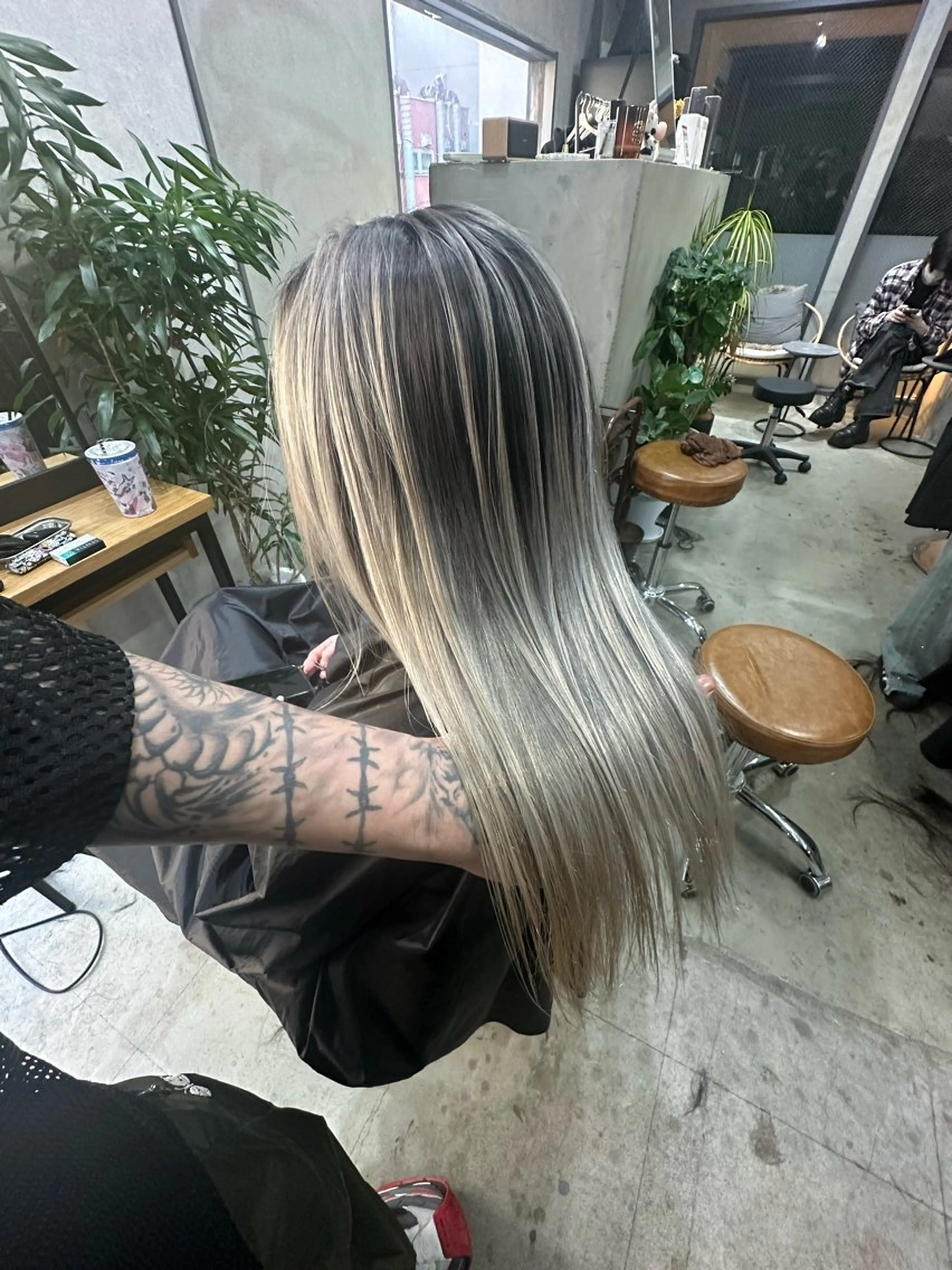 セミロング カラー バレイヤージュ レイヤーカット ヘアカラー トリートメント AiM エイム　韓国レイヤーのヘアスタイル