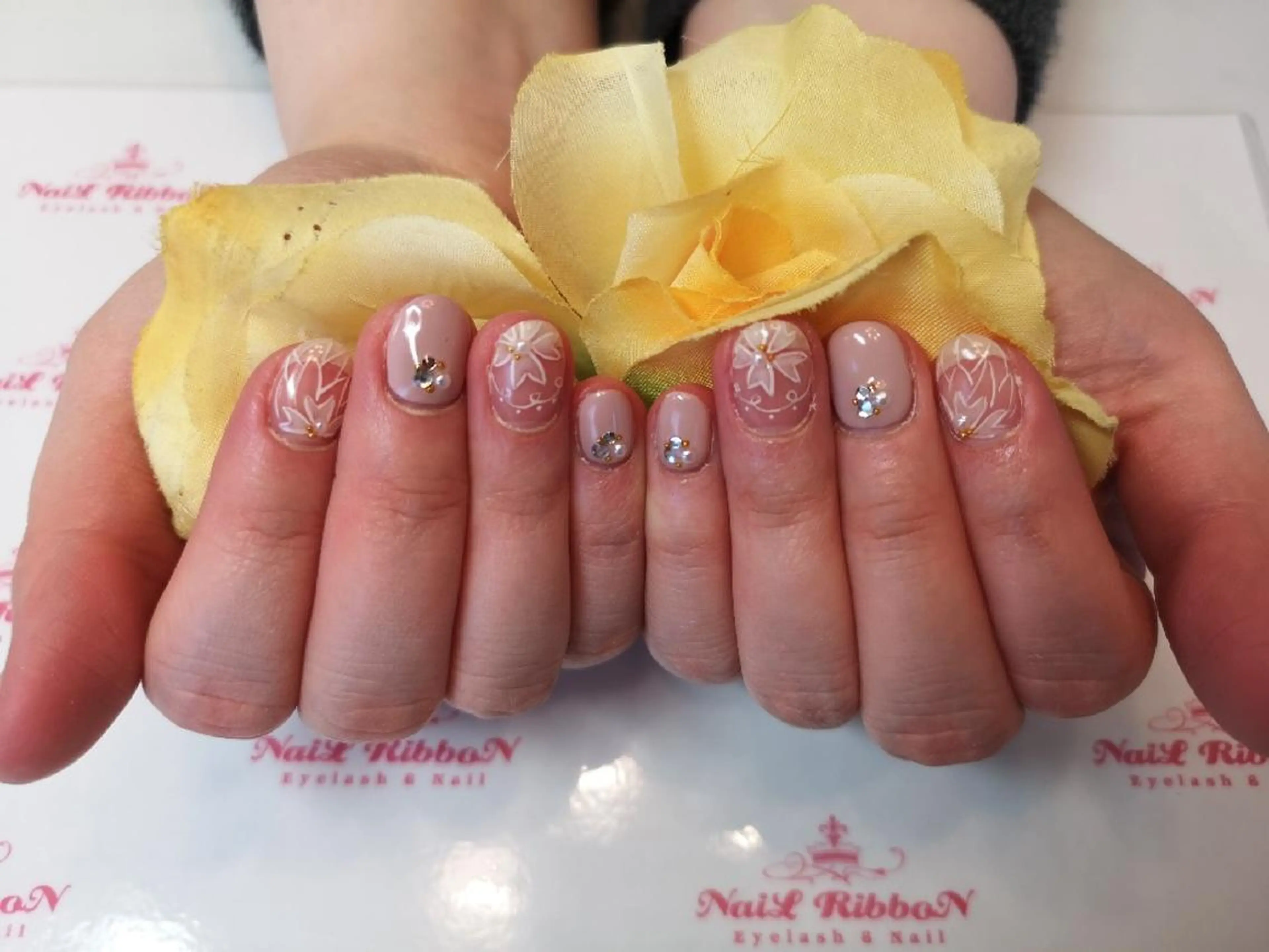 ネイル ハンドネイル ネイルリボン 受付スタッフのネイルデザイン