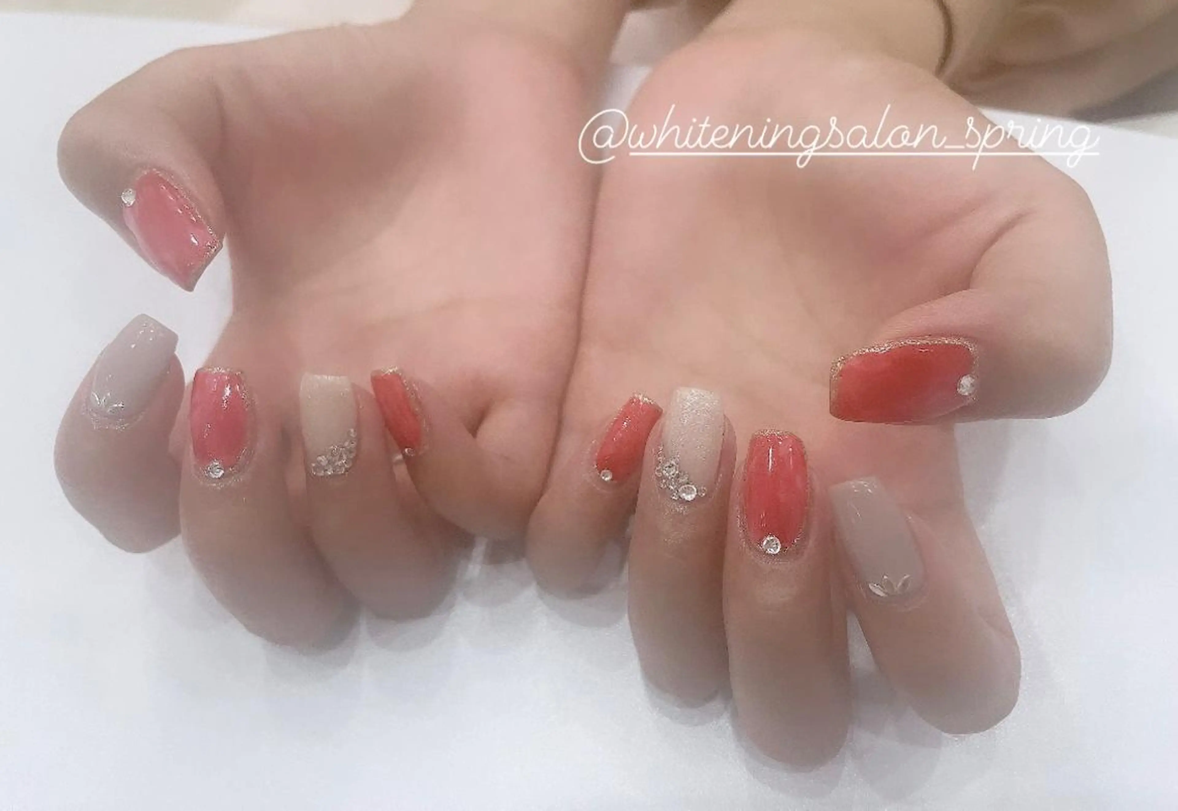 ネイル ニュアンスネイル 赤色 Nakao Hitomiのネイルデザイン