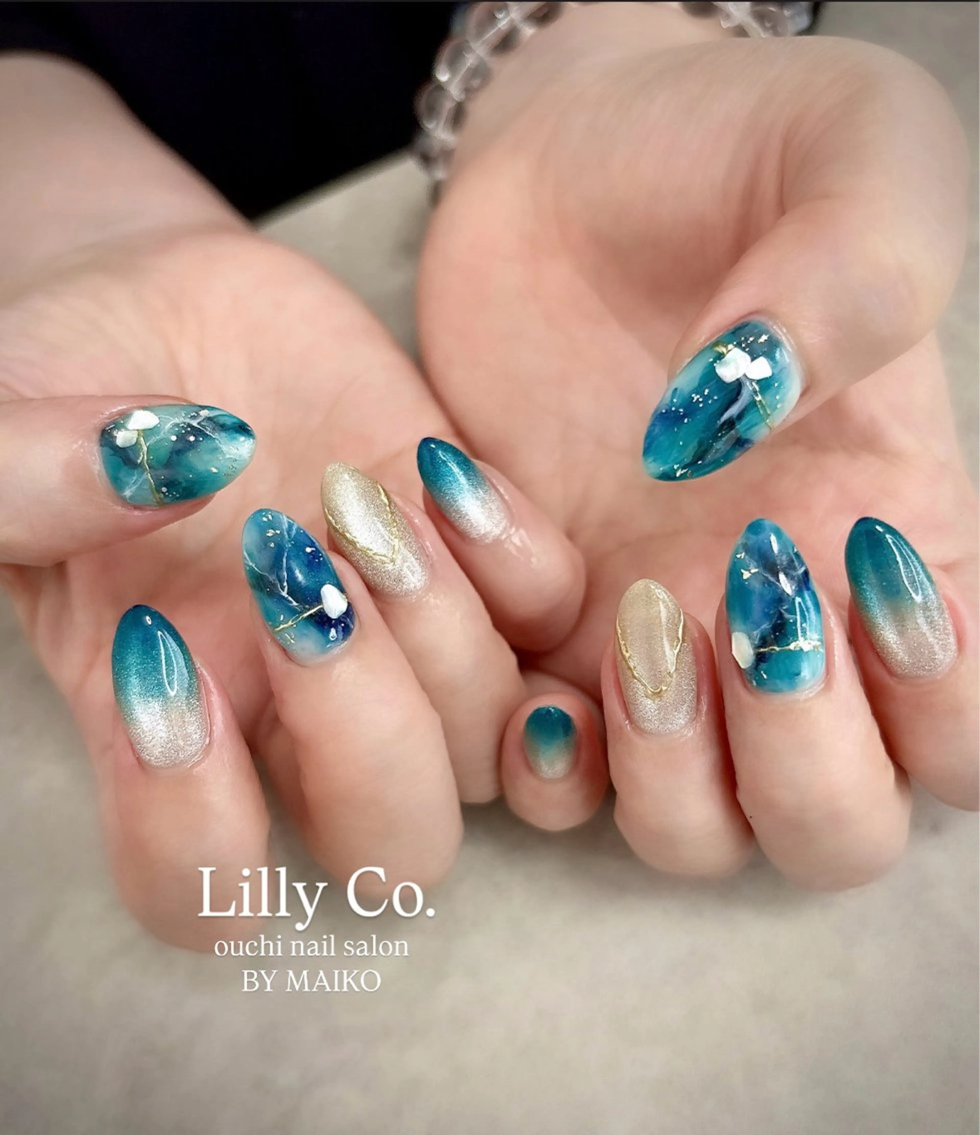 ネイル ブルー ニュアンスネイル ハンドネイル ハンドケア Lilly Co.のネイルデザイン