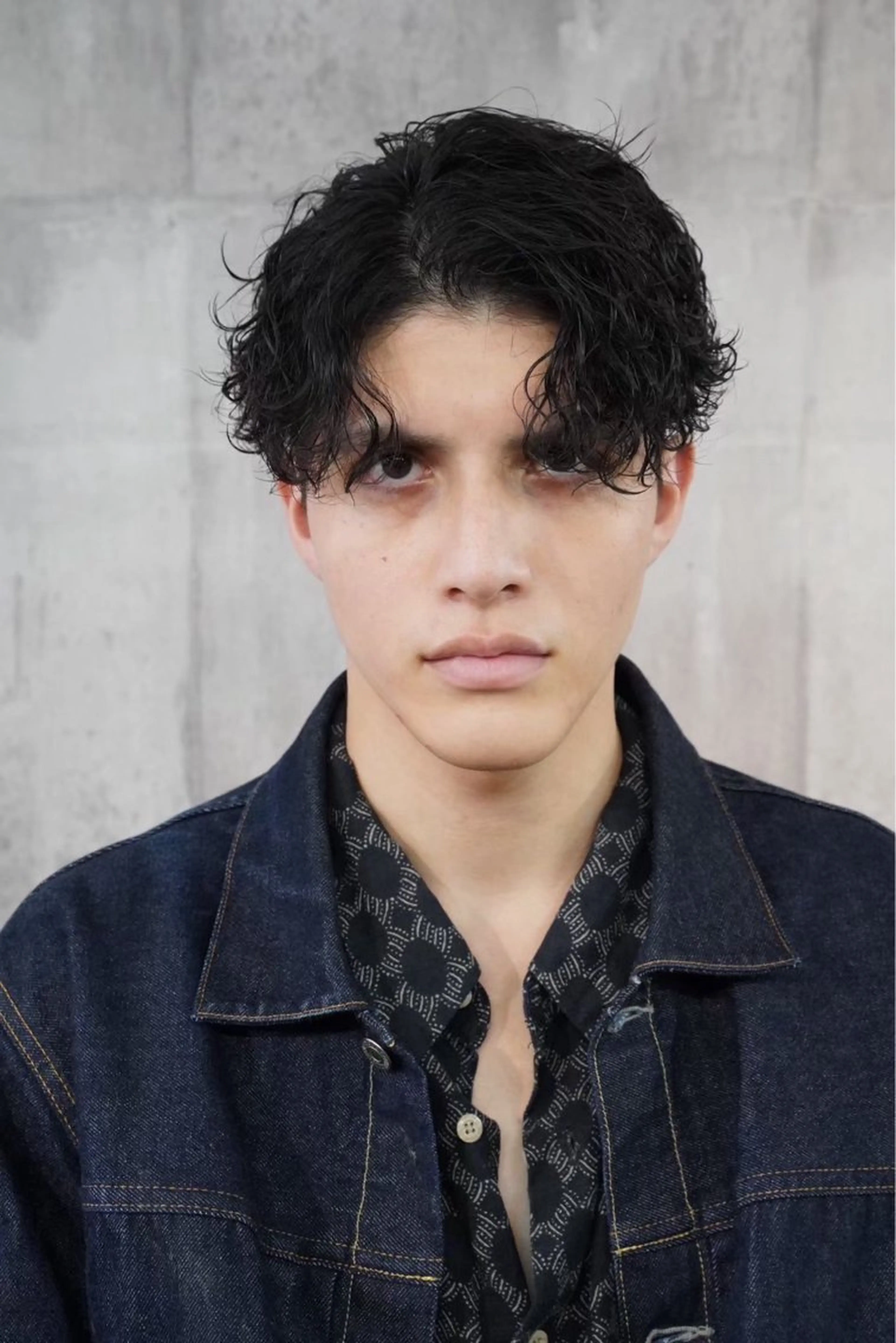 ミディアム パーマ メンズ メンズバレイヤージュ シャドウパーマのヘアスタイル