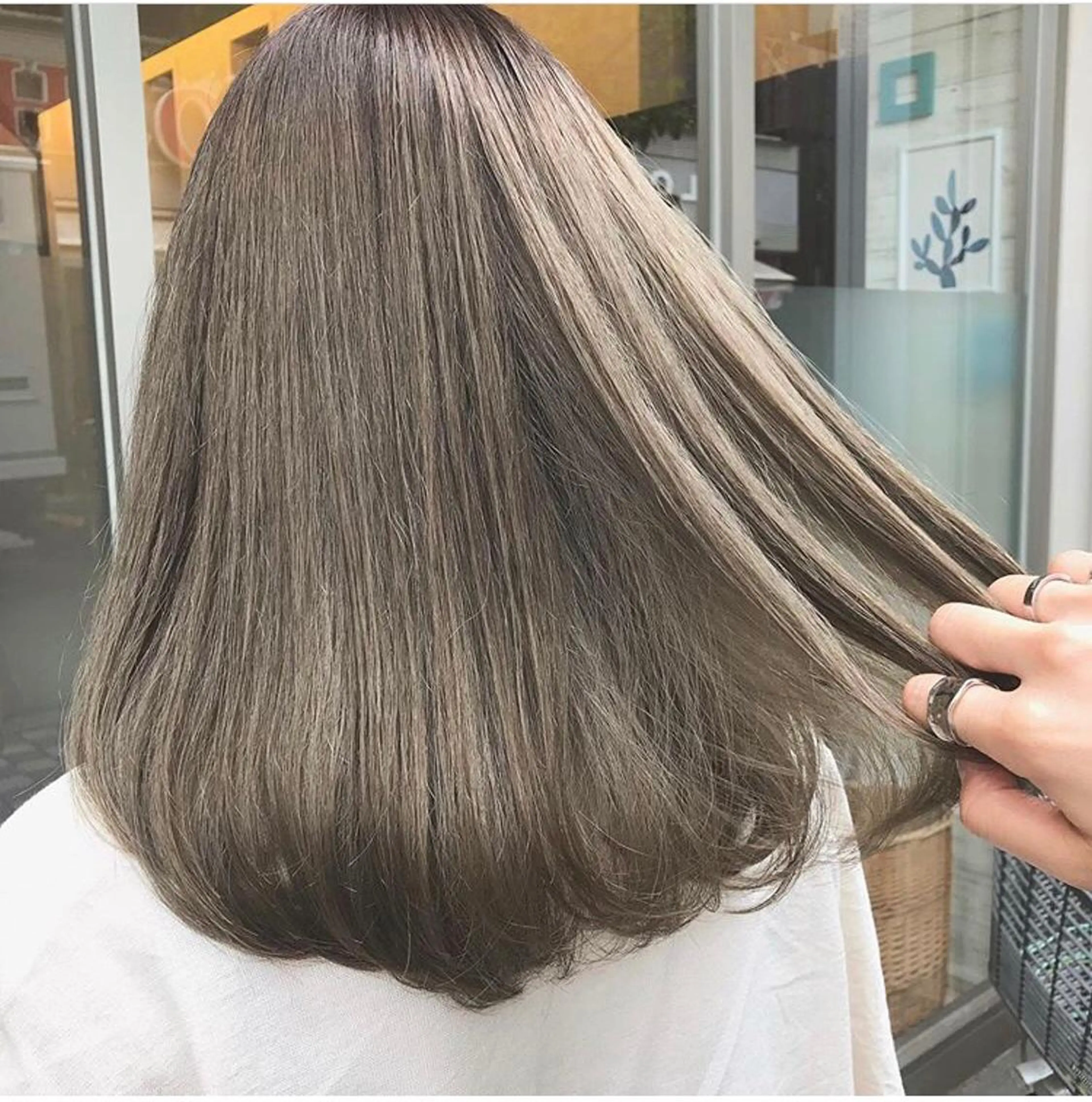ロング ヘアカラー トリートメント 関 桃子のヘアスタイル