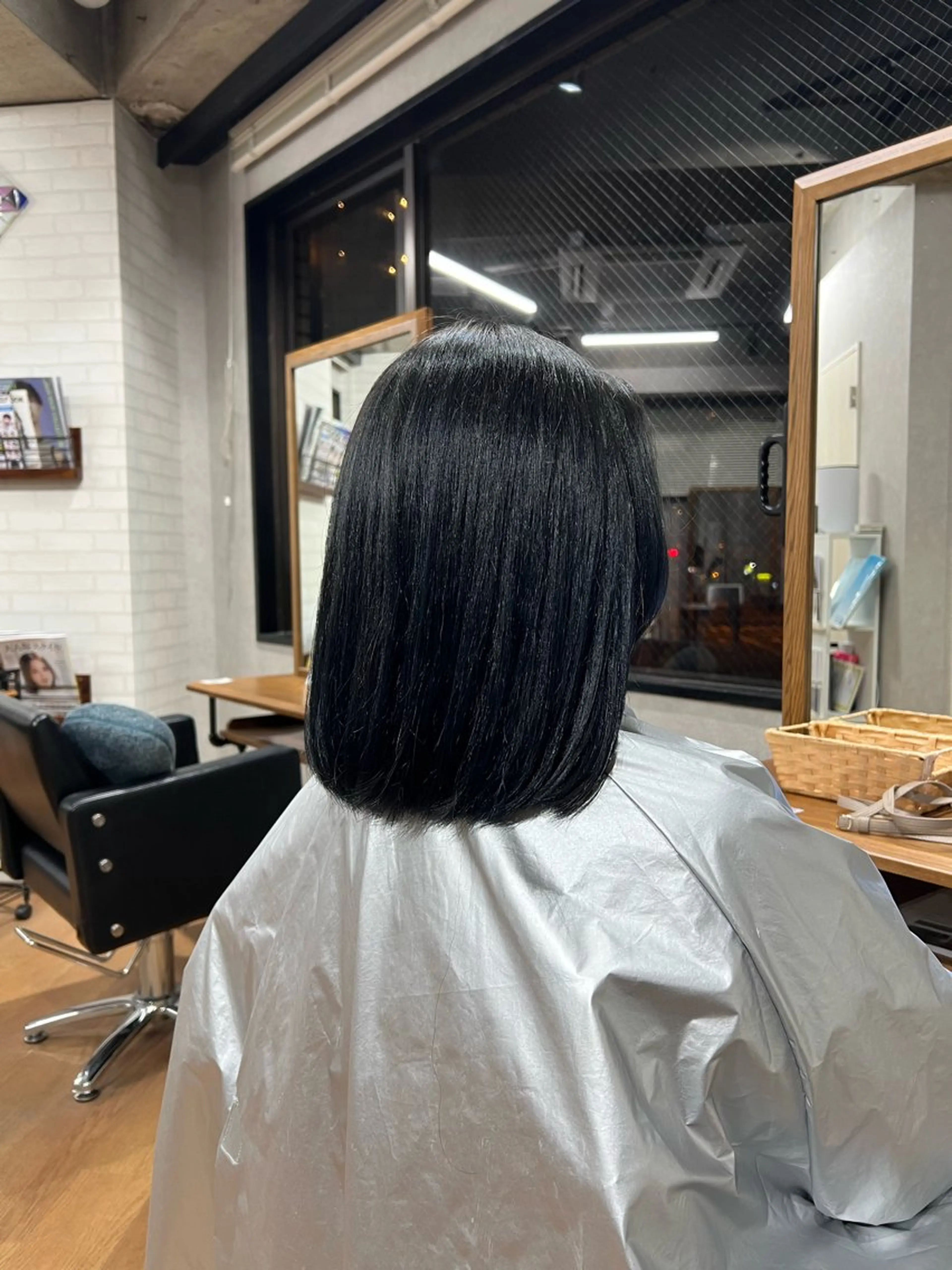 カラー 黒髪 ブリーチ ブルーカラー ブルーブラック ヘアカラー イリオモテ レナのヘアスタイル
