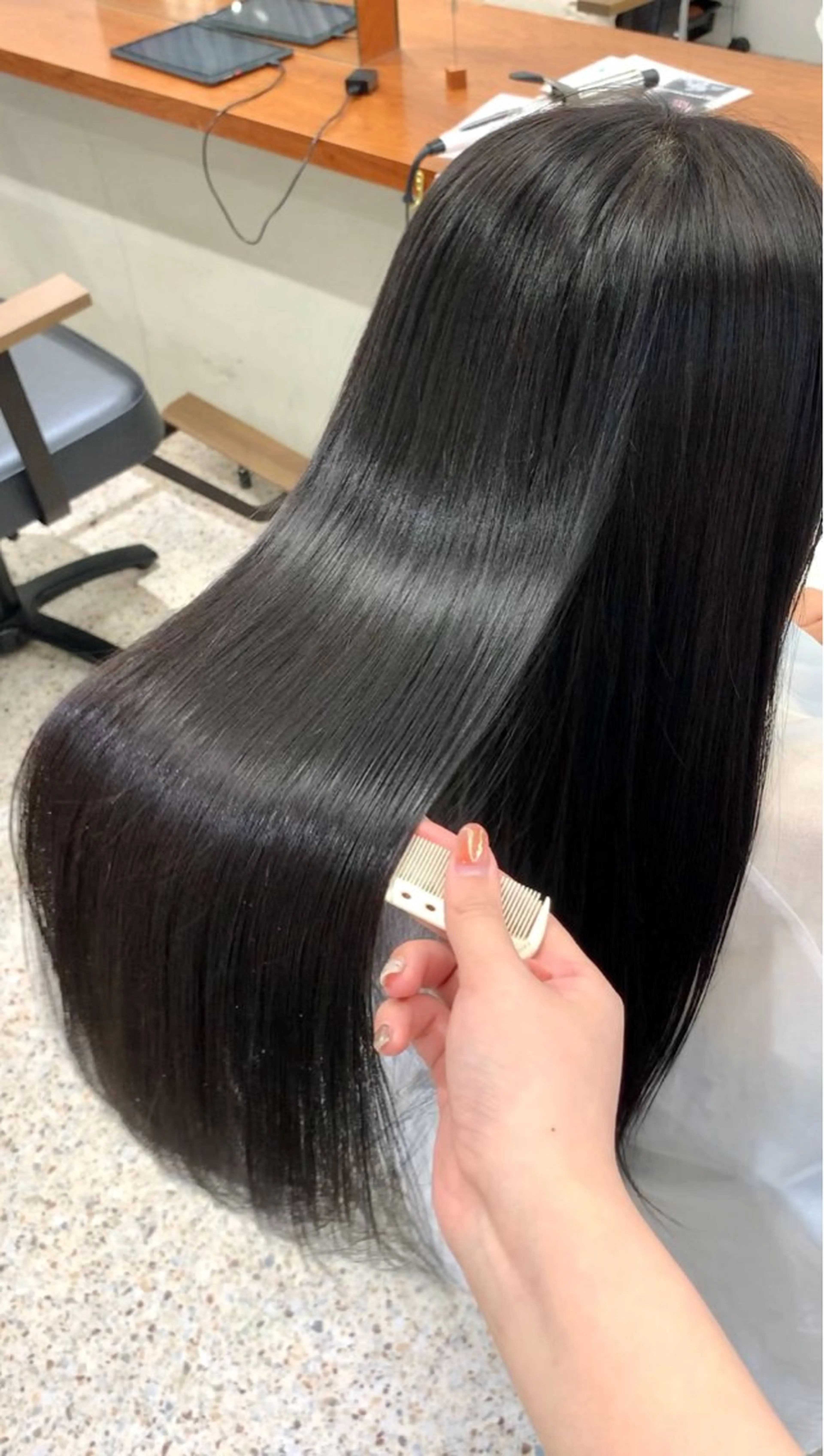 【 minimo限定価格🪽】   透明感カラー＋髪質改善Aujua11step式極みトリートメント🫧の写真