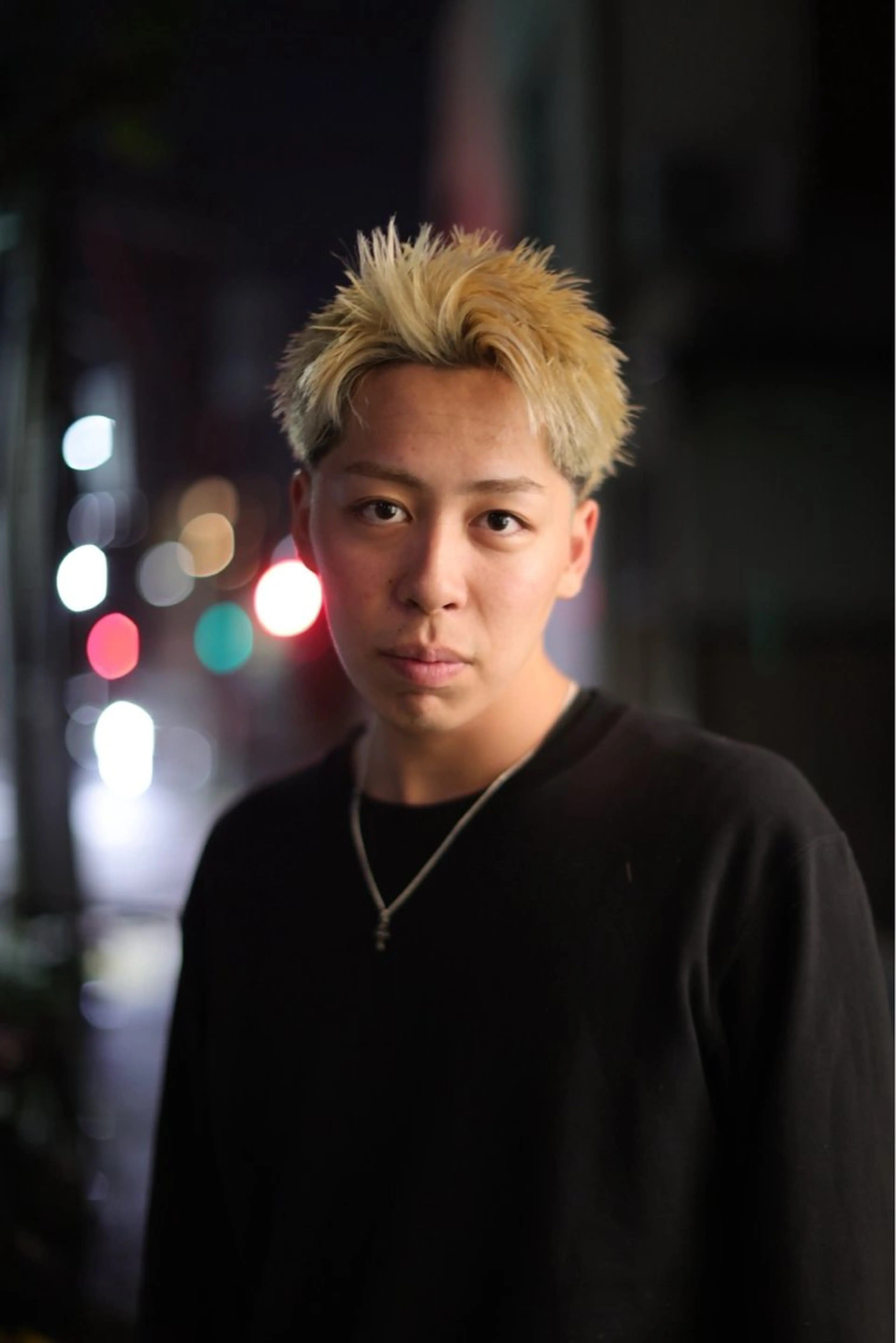 ショート カラー メンズ アップバング メンズハイトーン 刈り上げ ハイトーンカラー カット ヘアカラー メンズカット✂️/ パーマ🪢/金敷幸作のヘアスタイル