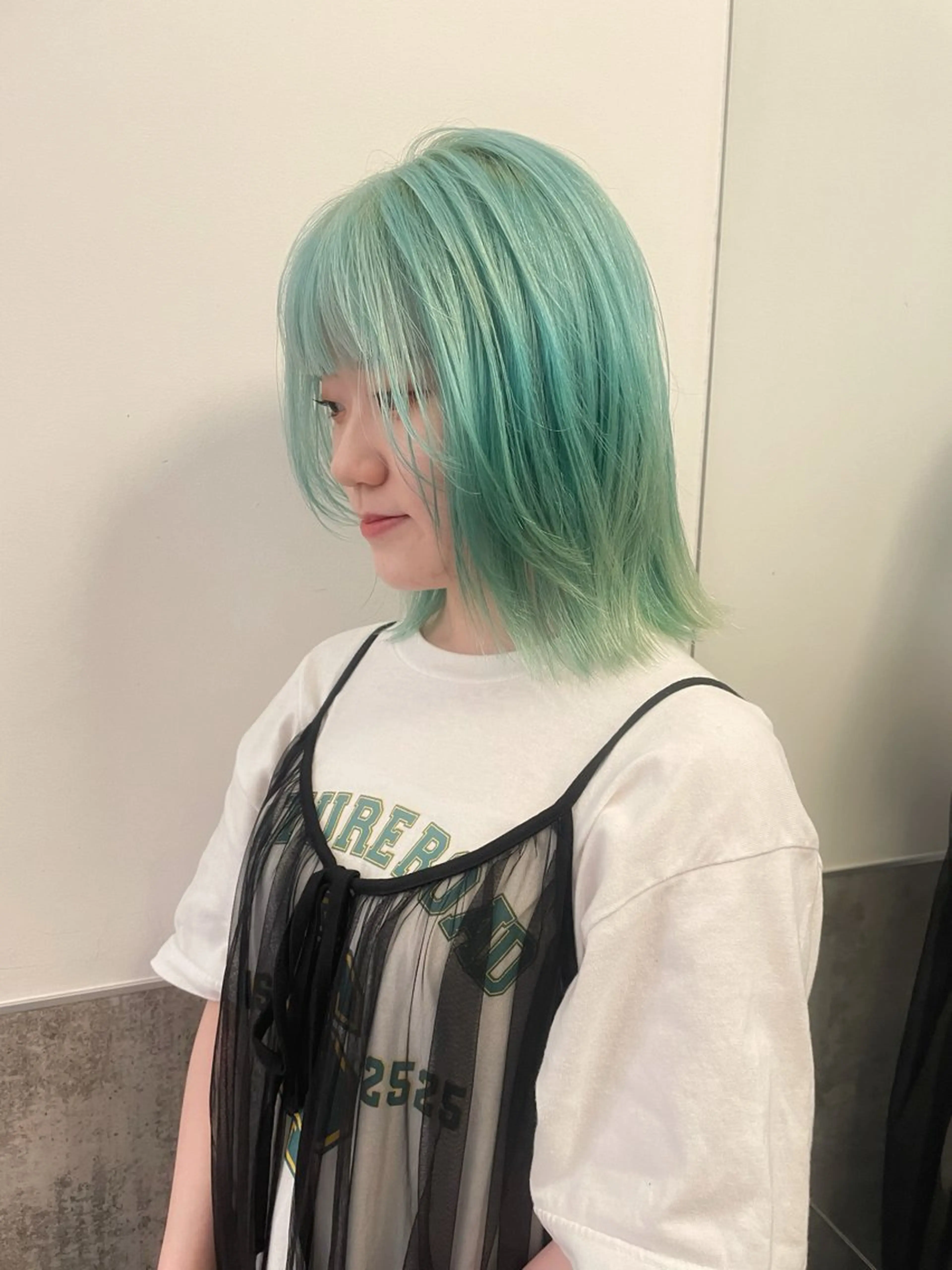 ミディアム カラー ヘアアレンジ ミント ミントグリーン カット ヘアカラー トリートメント ヘアセット 憧れの艶ハイトーンへ 🌙サイダサキのヘアスタイル