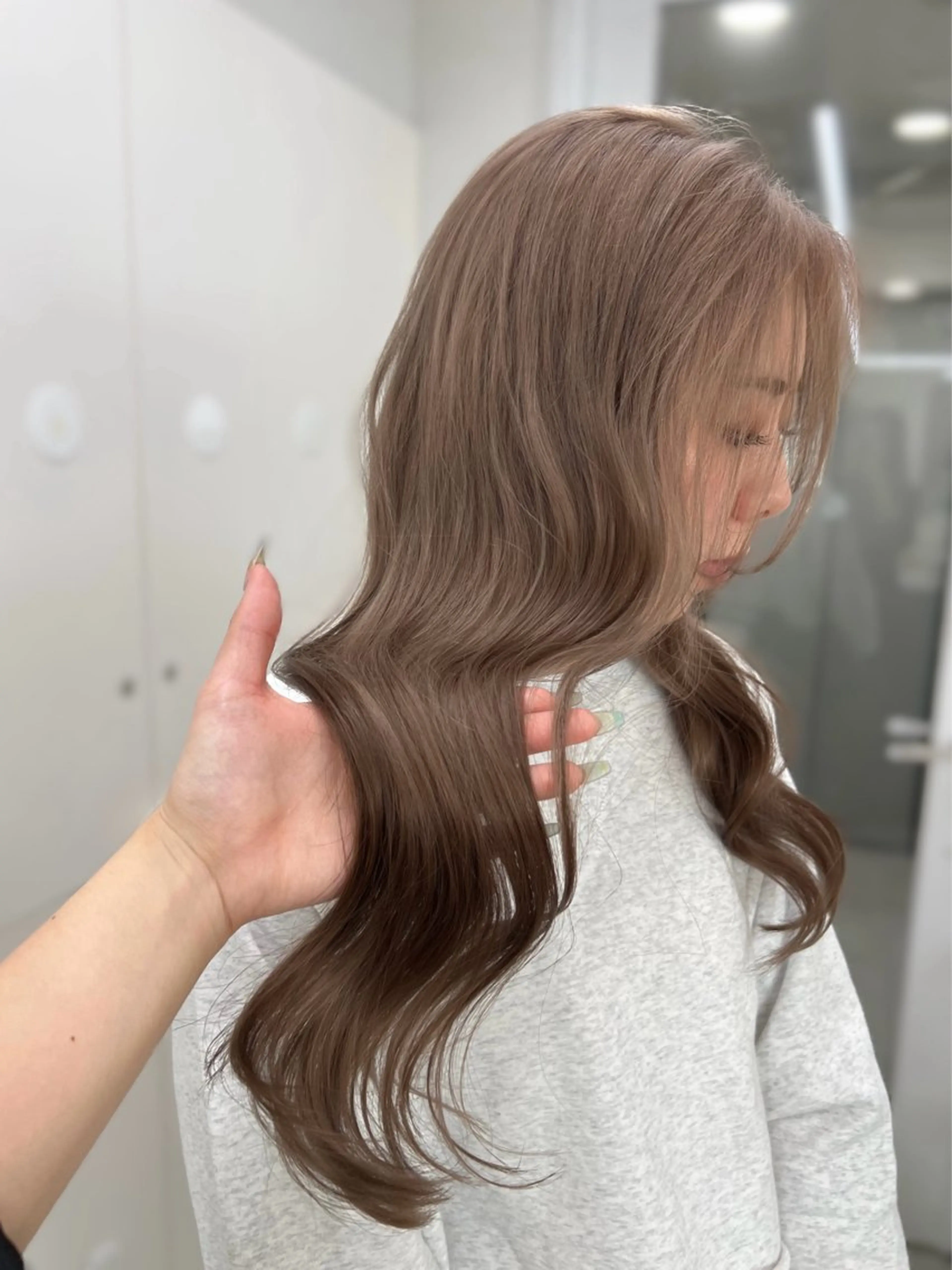 ロング カラー 透明感カラー GAGA AMIKAのヘアスタイル