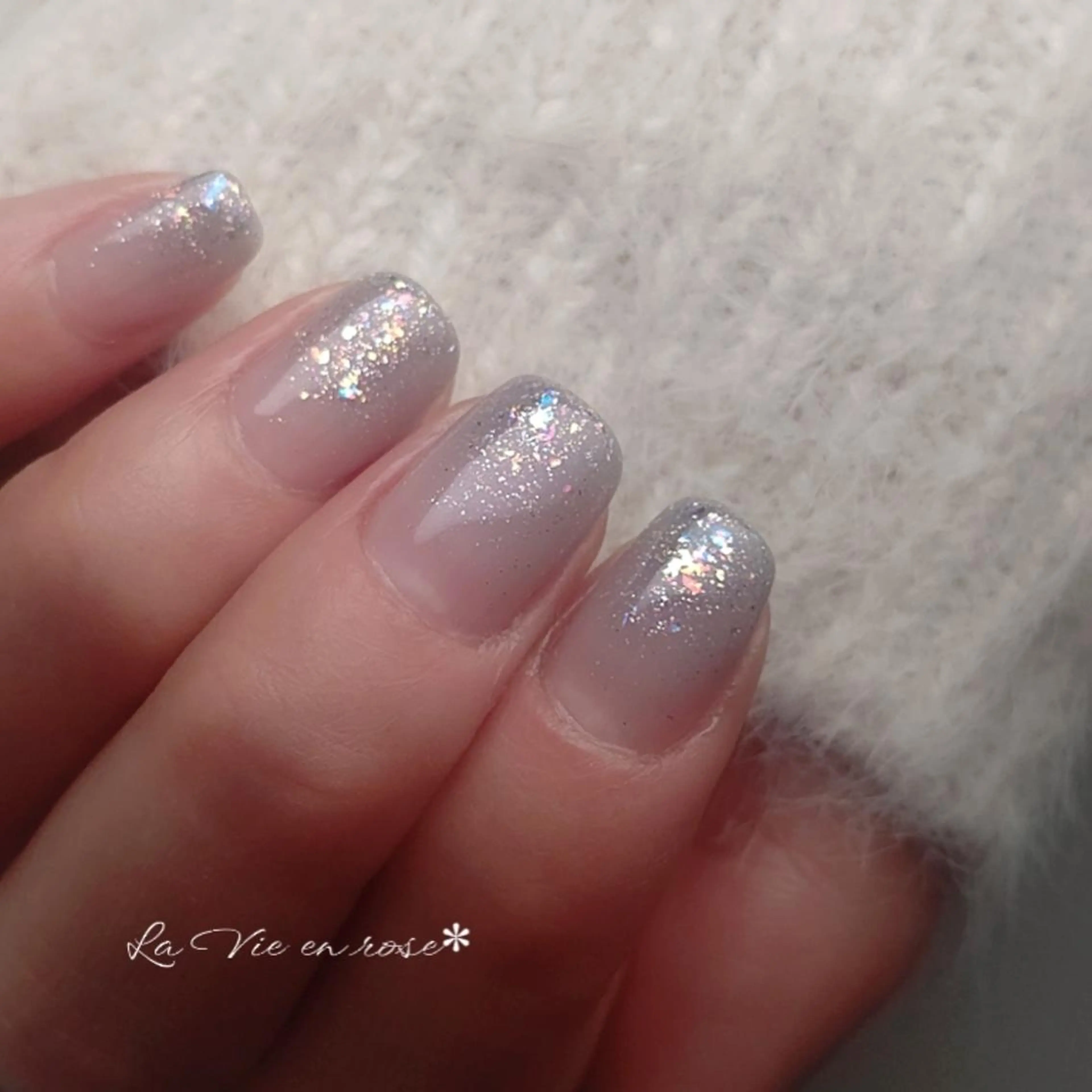 ネイル グラデーション キラキラネイル ラヴィアン ローズのネイルデザイン