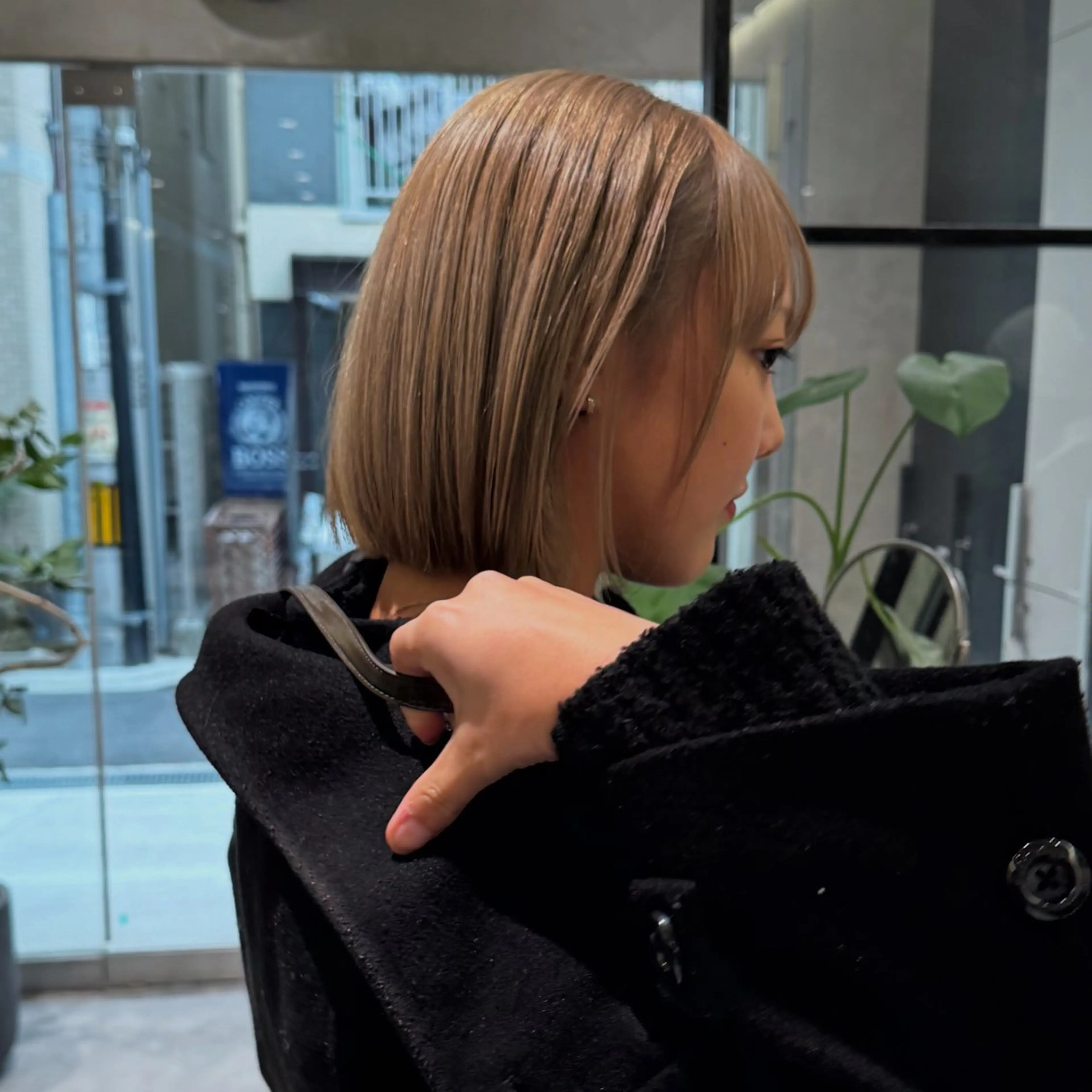 ショート カラー ベージュカラー 透明感カラー ミルクティーベージュ カット ヘアカラー トリートメント ハイトーン/ベージュ /レイヤー :遥香のヘアスタイル